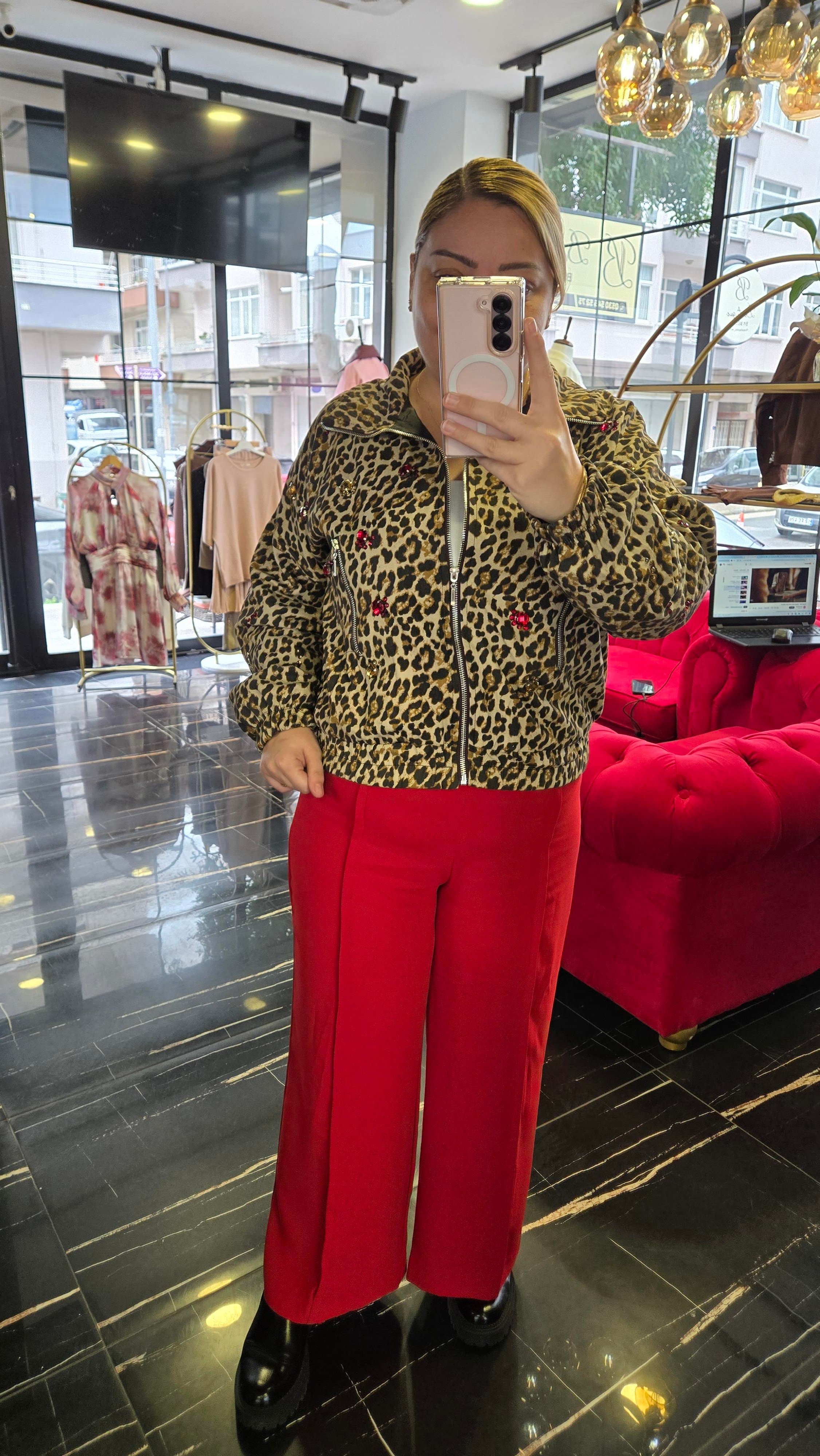 Taş Detaylı Leopar Desen Bomber