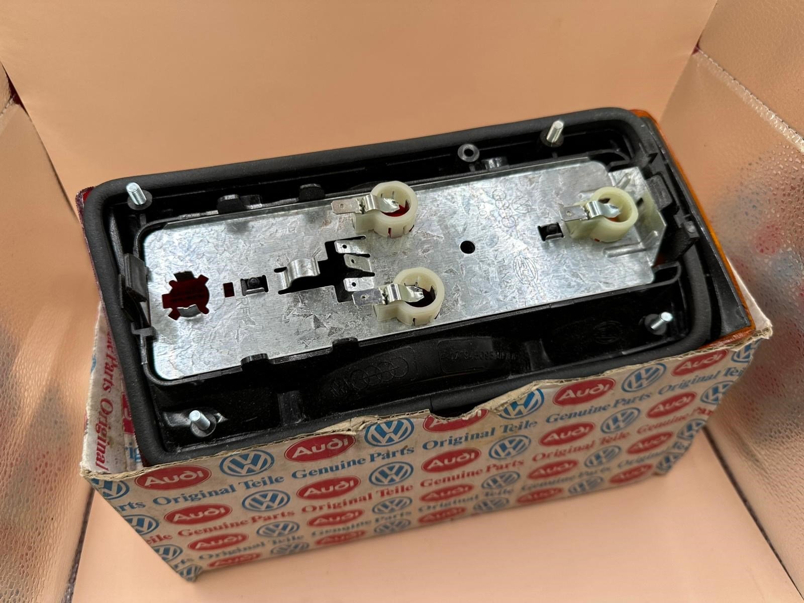 Volkswagen Jetta MK1 Sol Stop Lambası Hella (Orijinal) – 2. El kutulu