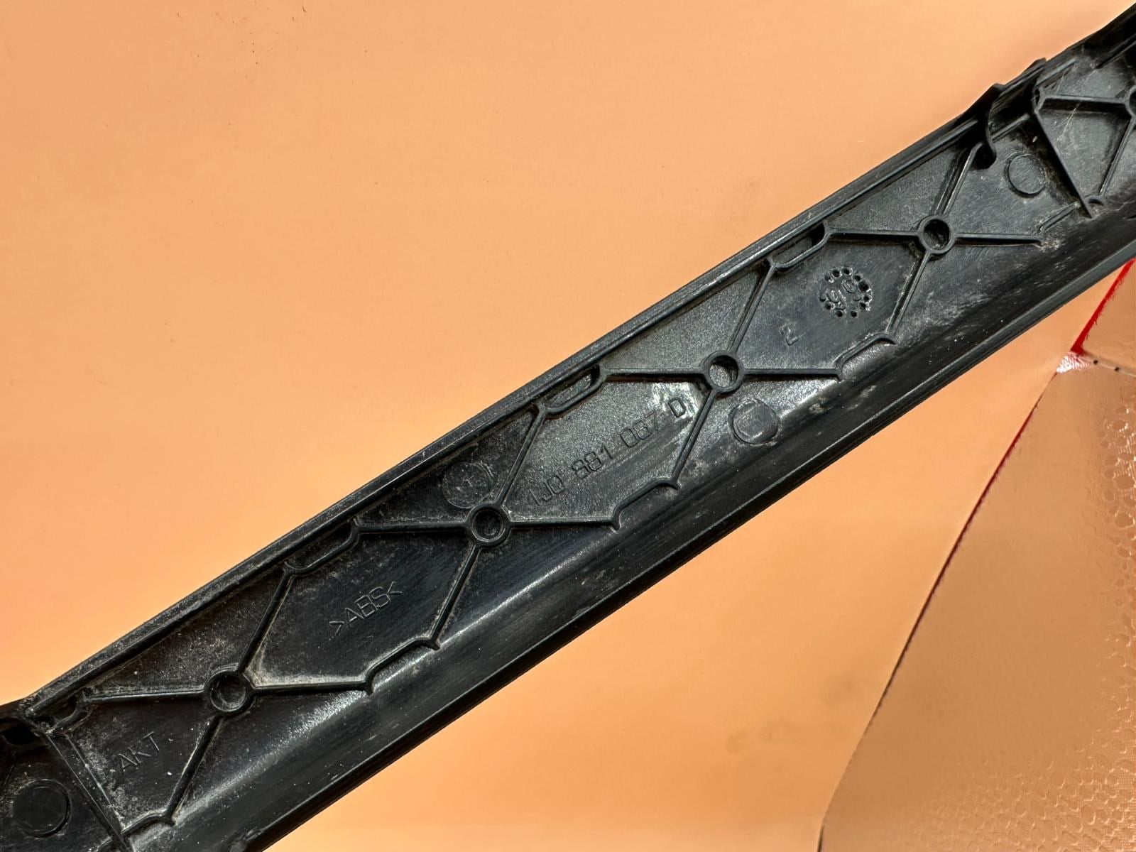 VW Golf MK5  Kapı İç Trim / Dekor Parçası (2. El)