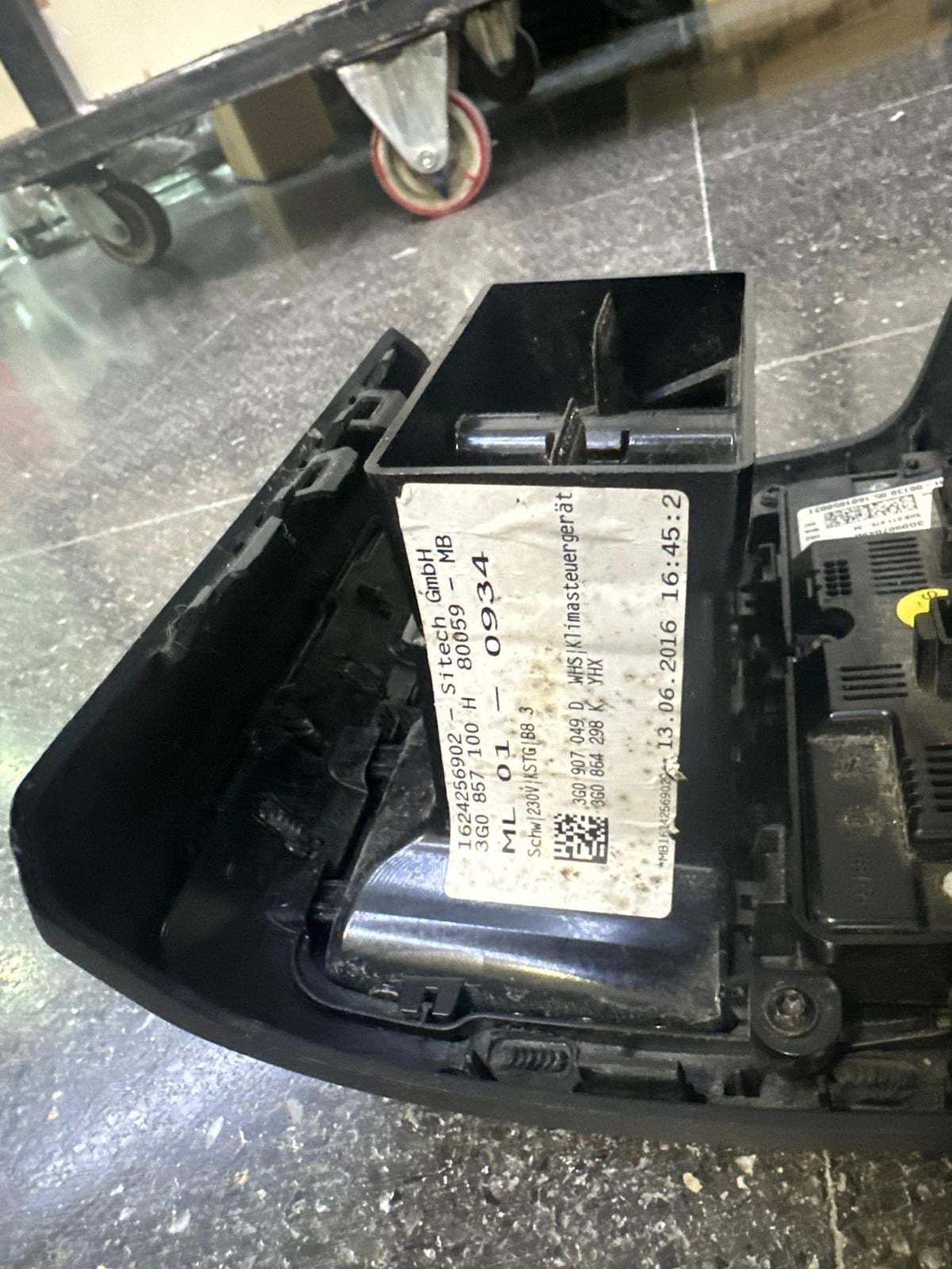 VW Passat B8 Klima Kumanda Paneli & Havalandırma Izgarası Seti  2. EL