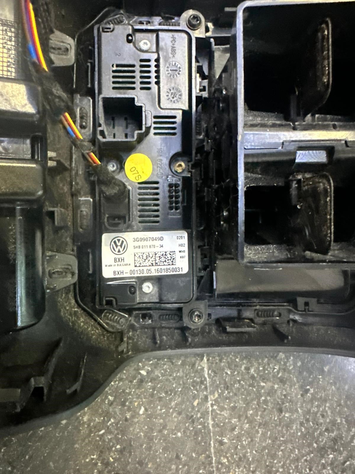 VW Passat B8 Klima Kumanda Paneli & Havalandırma Izgarası Seti  2. EL