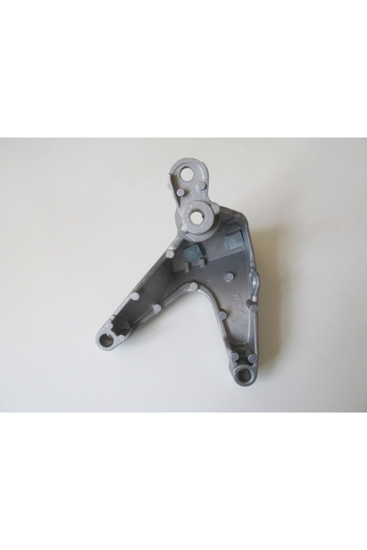 1514-7502 DACIA SANDERO- 13/20; MOTOR TAKOZU BAĞLANTI AYAĞI SOL 1,5DCI