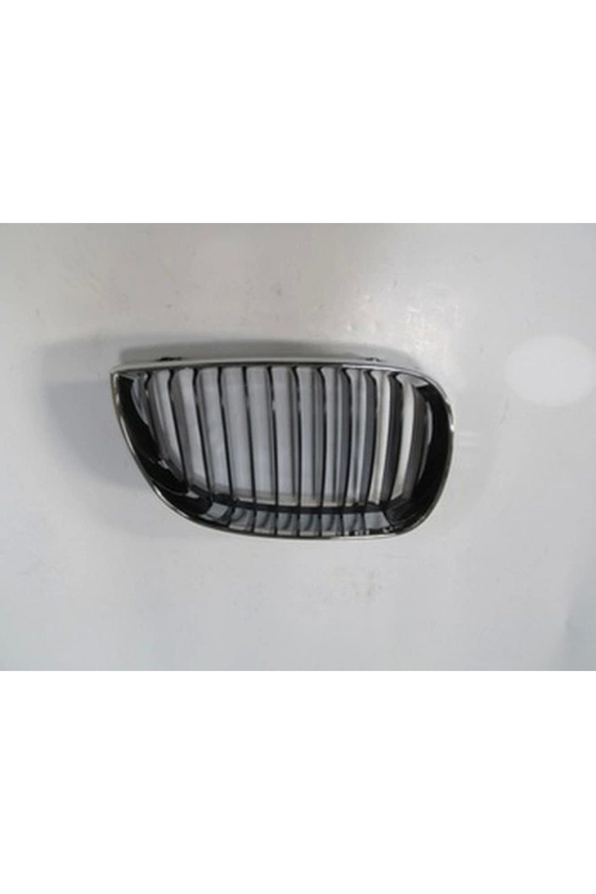 2004-2008 Bmw 1 Serı E87- Ön Panjur Sağ Siyah-nikelaj Çerçeveli (tw) (adet) (oem No:51137077130)