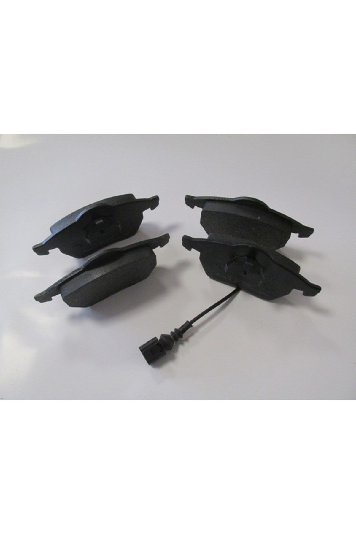Audi A3- 04/05; Ön Fren Balatası 1,8T/1,9TDI (1KABLOLU)(Disk)(156,4x73,8x19,5)(Bramax) 8N0698151A