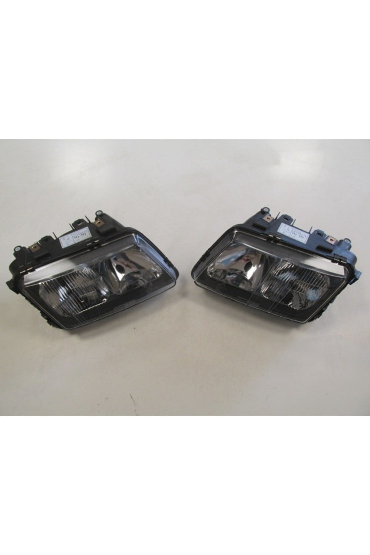 Audi A3- 97/00; Modifiye Far Lambası Sağ/Sol Set 2 Parça Elektrikli/Manuel Siyah (H7/H1)(Tyc)