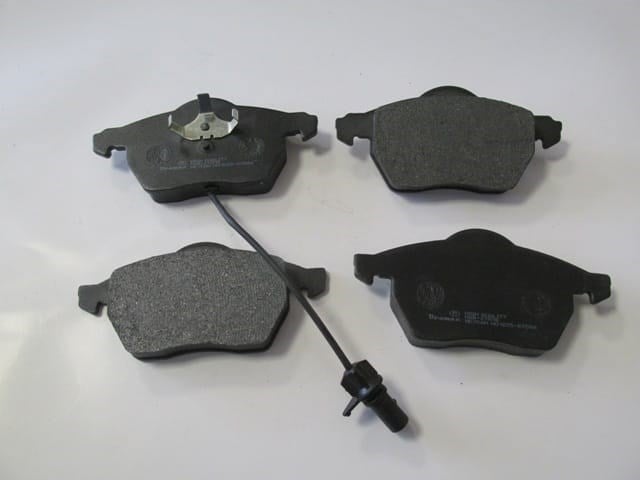 Audi A4 05/08 Ön Fren Balatası 1,6/1,8t/2,4/2,8(1kablolu)(disk)(156,4x73,8x19,6/74,1x19,6)(bramax)