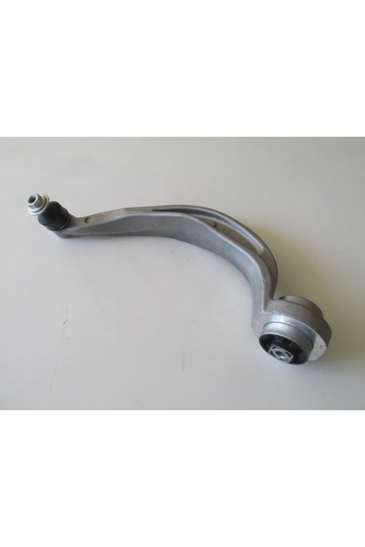 Audı A4- 08/12 Ön Alt Tabla Sağ Eğri Tip Burçlu/rotilli (65 Mm M14) (salıncak) Alüminyum (sh) 8k0407