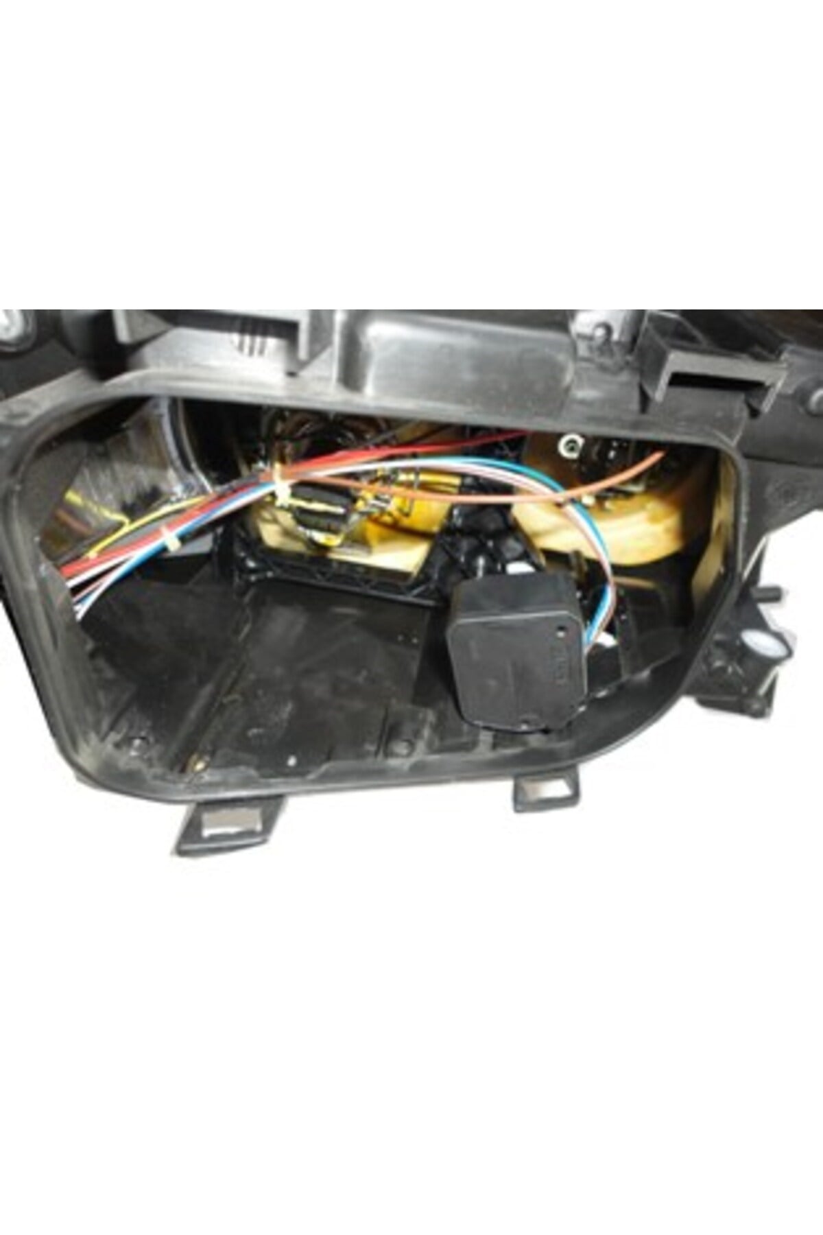 Audi A6- 05/09; Far Lambası Sol Elektrikli/Motorsuz/Merceksiz (H7/H1) (Famella) 4F0941003A