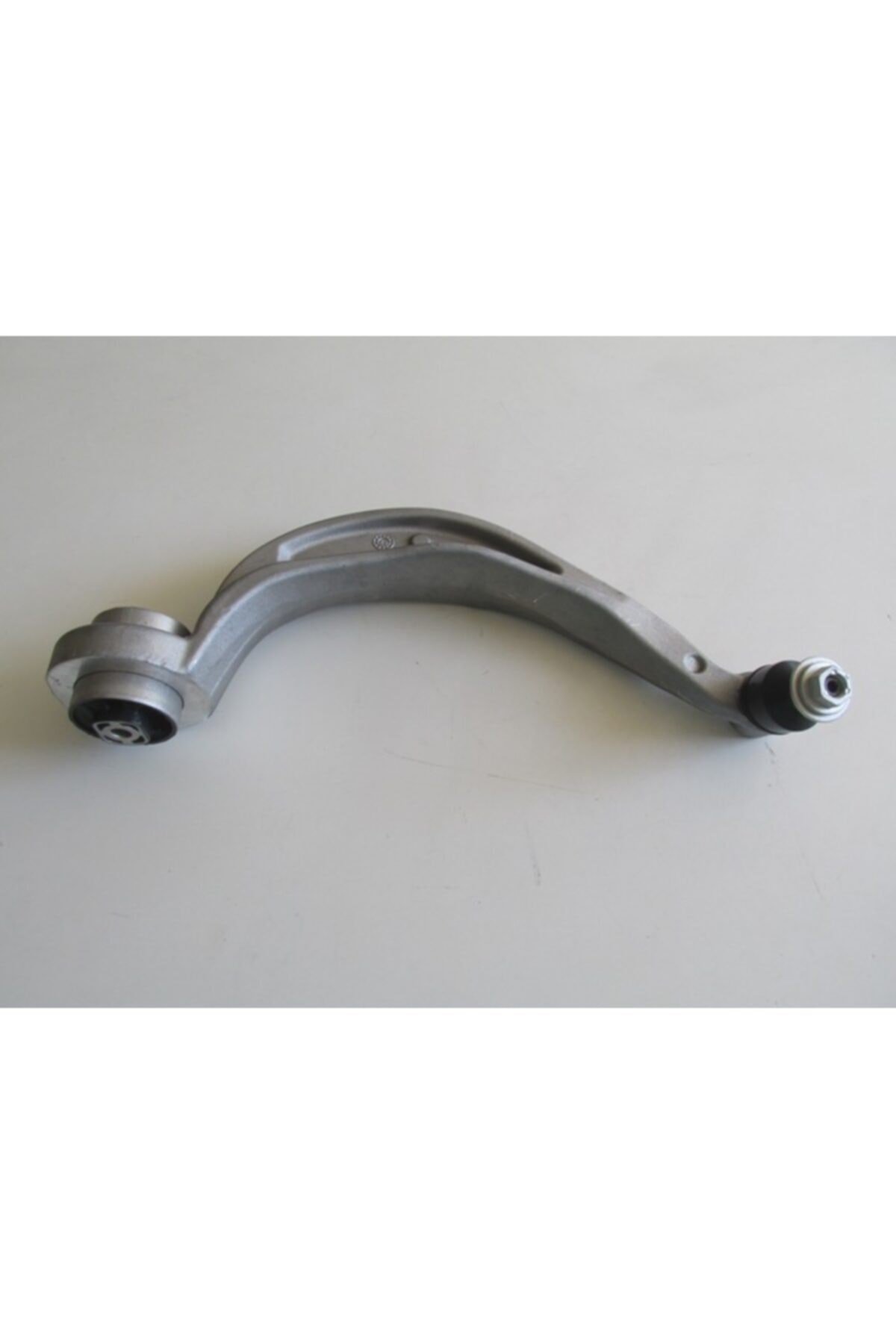 Audı q5 10/12 ön alt tabla sol eğri tip burçlu/rotilli (65 mm m14) (salıncak) alüminyum (sh)