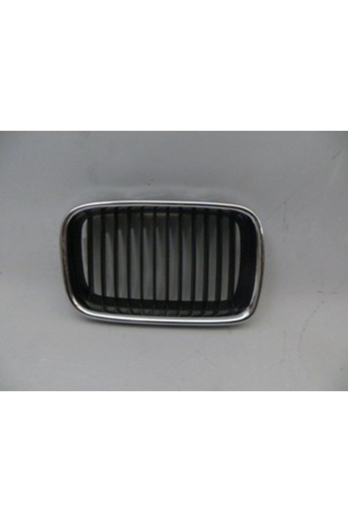 BMW 3 Seri- E36- SD/Coupe- 91/94; Ön Panjur Sağ Siyah/Nikelaj Çerçeveli (TW) 51138122238