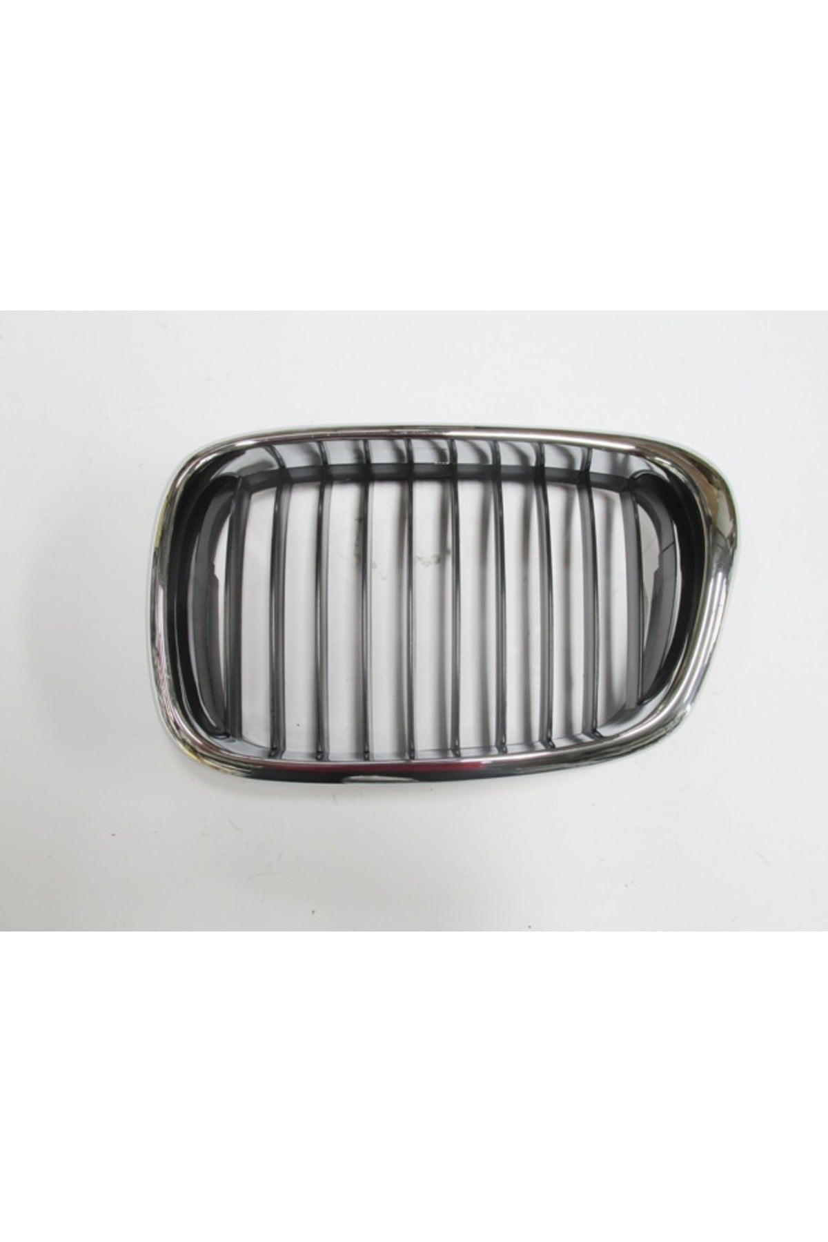 BMW 5 Seri- E39- 01/03; Ön Panjur Sol Nikelajlı/Siyah (TW) 51137005837