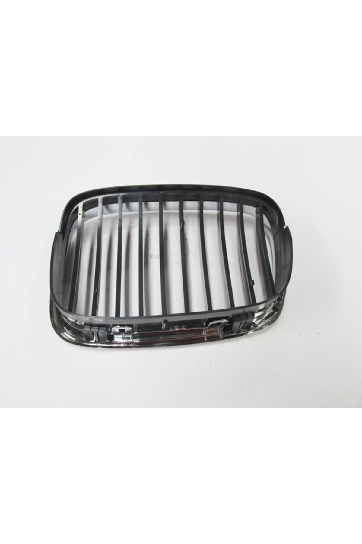Bmw 5 Serı E39 Ön Panjur Sağ Nikelajlı Siyah Tw Adet Oem No 51137005838 2001 2003