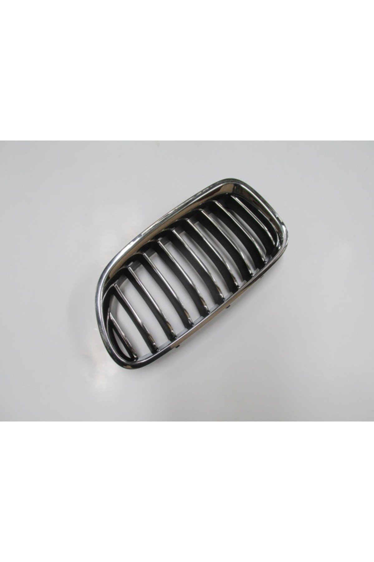 BMW 5 Seri- F10- 13/16; Ön Panjur Sol Nikelajlı (İç Petekleri Siyah) (TW) 51137412323
