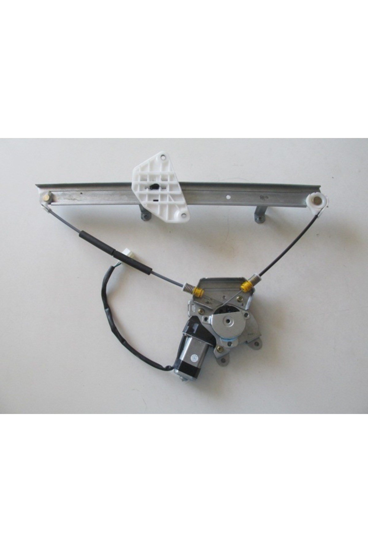 Mitsubishi Canter- FE515- 98/06; Ön Cam Krikosu Sol Elektrikli/Motorlu 2FİŞ 12 Volt (FE511) MK488223