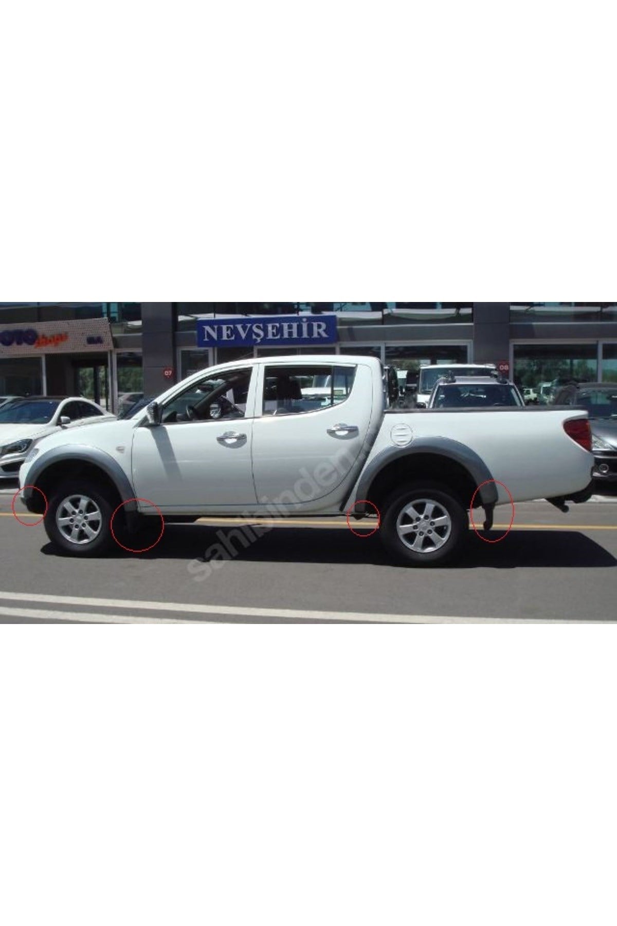Mitsubishi L200 Pick Up 10/15 Arka Çamurluk Ağzı Plastiği Sağ (Dodik) 4x2