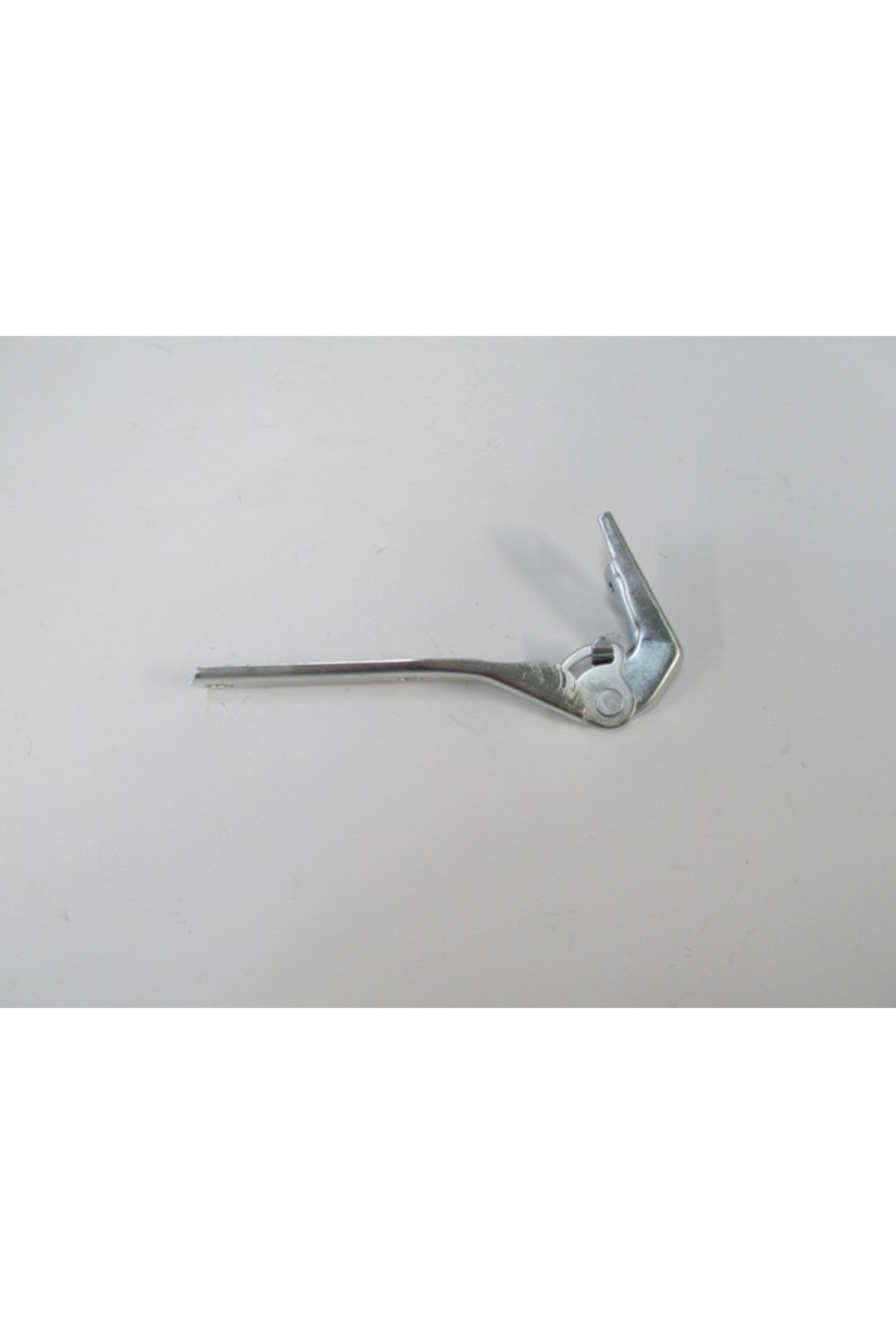 Passat- B5- 97/00; Kaput Menteşesi Sol (TYG)