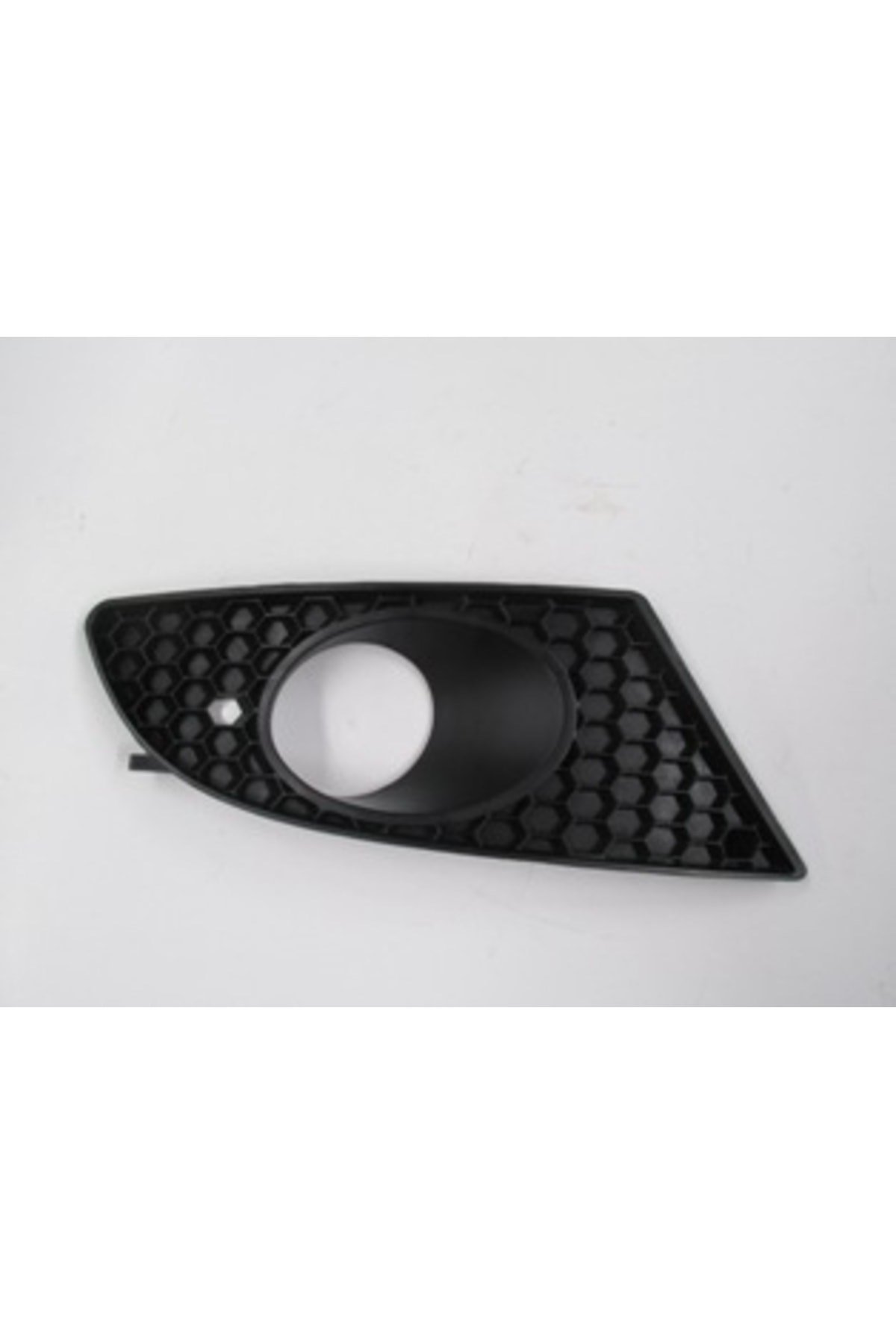 SEAT LEON- 05/09; SİS LAMBA KAPAĞI SAĞ SİYAH (SİS DELİKLİ) (TYG) P-A