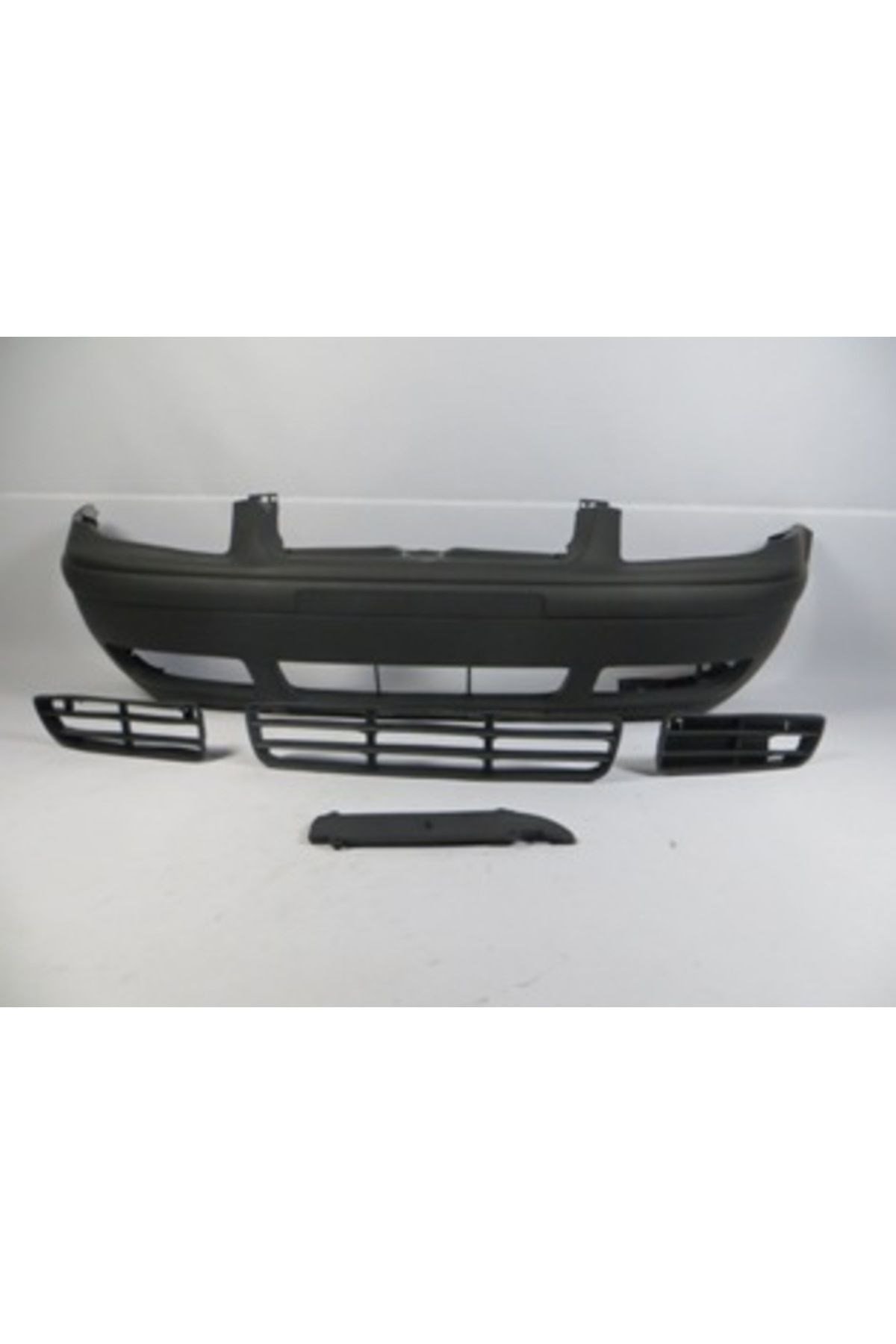 Volkswagen Bora- 99/05; Ön Tampon (SİS DELİKLİ KENDİNDEN BANTLI)(SIMYI) 1j5807217kgru