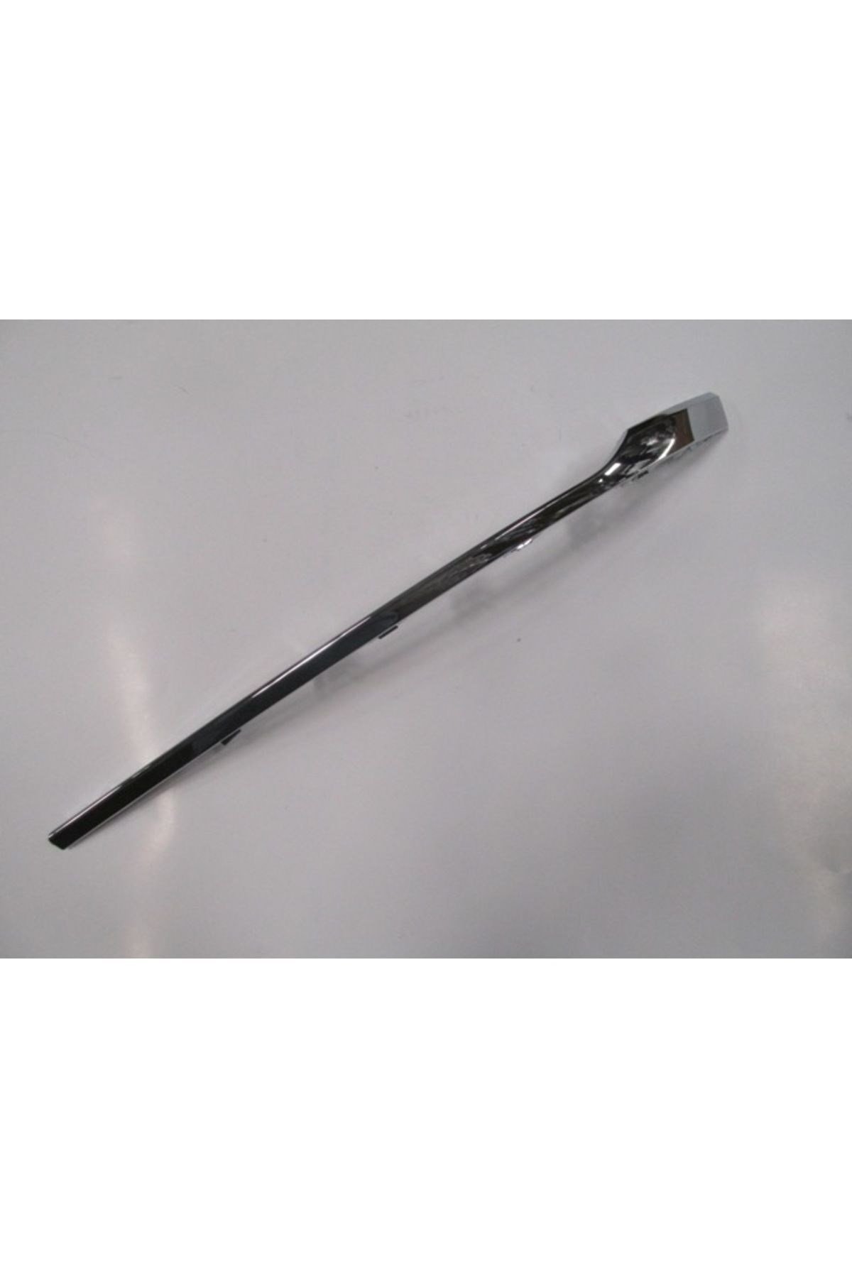 Volkswagen Passat- B8- 14/18; Ön Tampon Panjuru Yan Çıtası Sol Nikelajlı (TW) 3g08532532zz