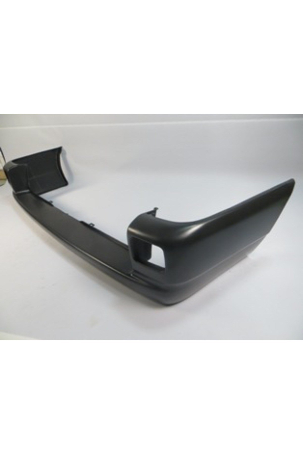 Volkswagen Transporter- T4- 02/03; Arka Tampon Siyah (Boyanır Tip)(Reflektör Delikli) 705807417GRU