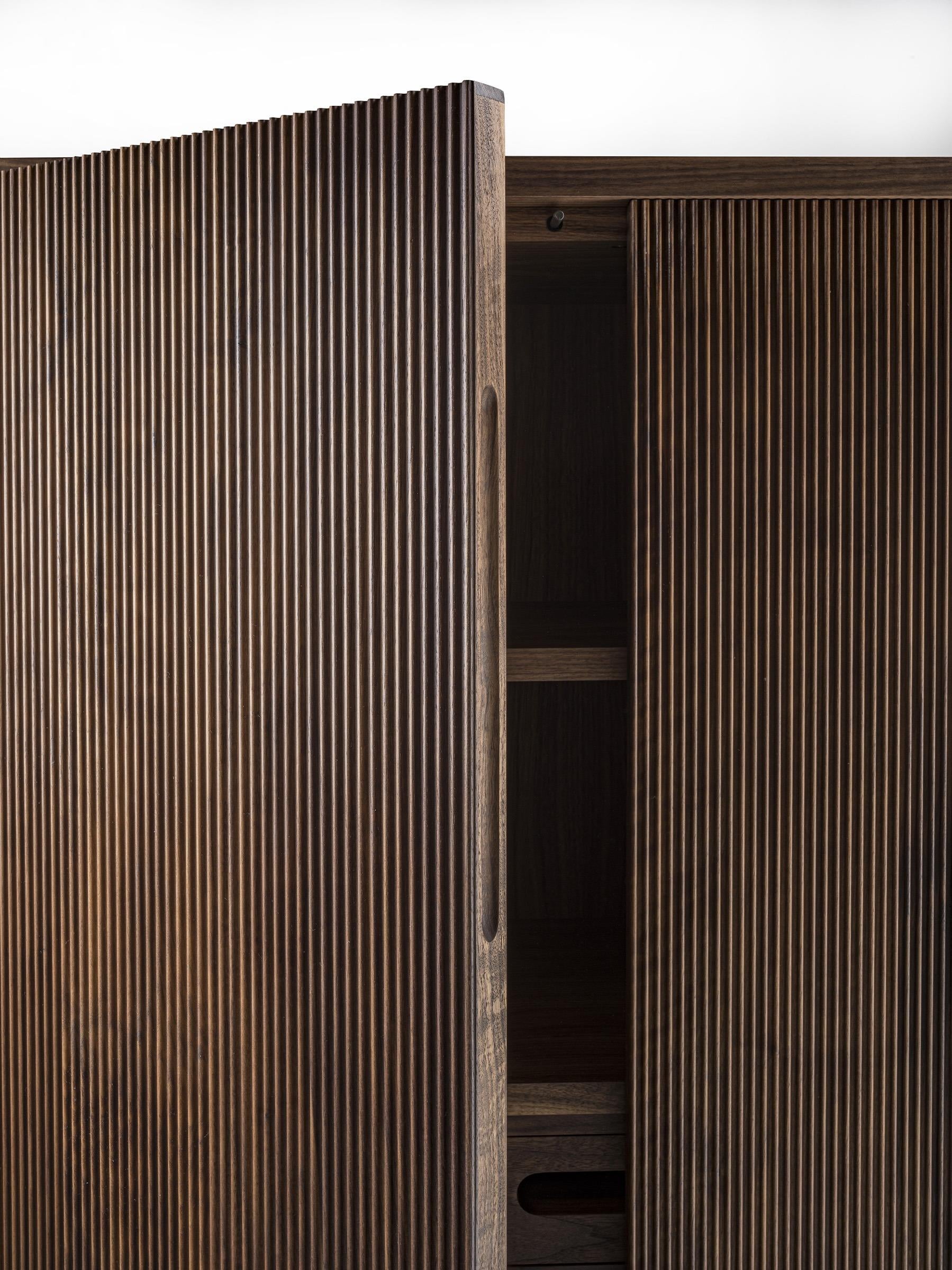 Lagom Strio Cabinet – Modern Çizgili Ahşap Ayakkabılık