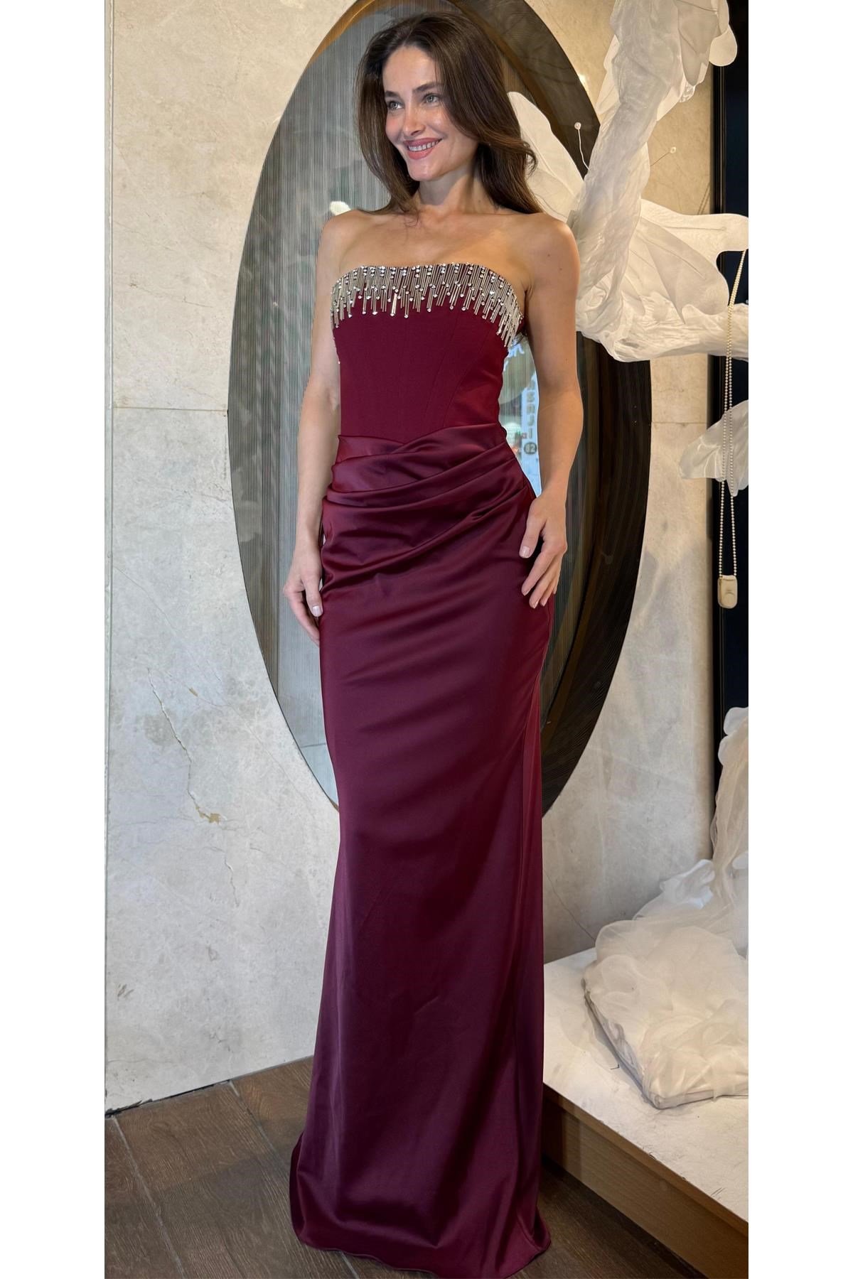 Bordo Yakası İşlemeli Üstü Krep Altı Saten Abiye Abiye P-0000017764-BORDOBRD40