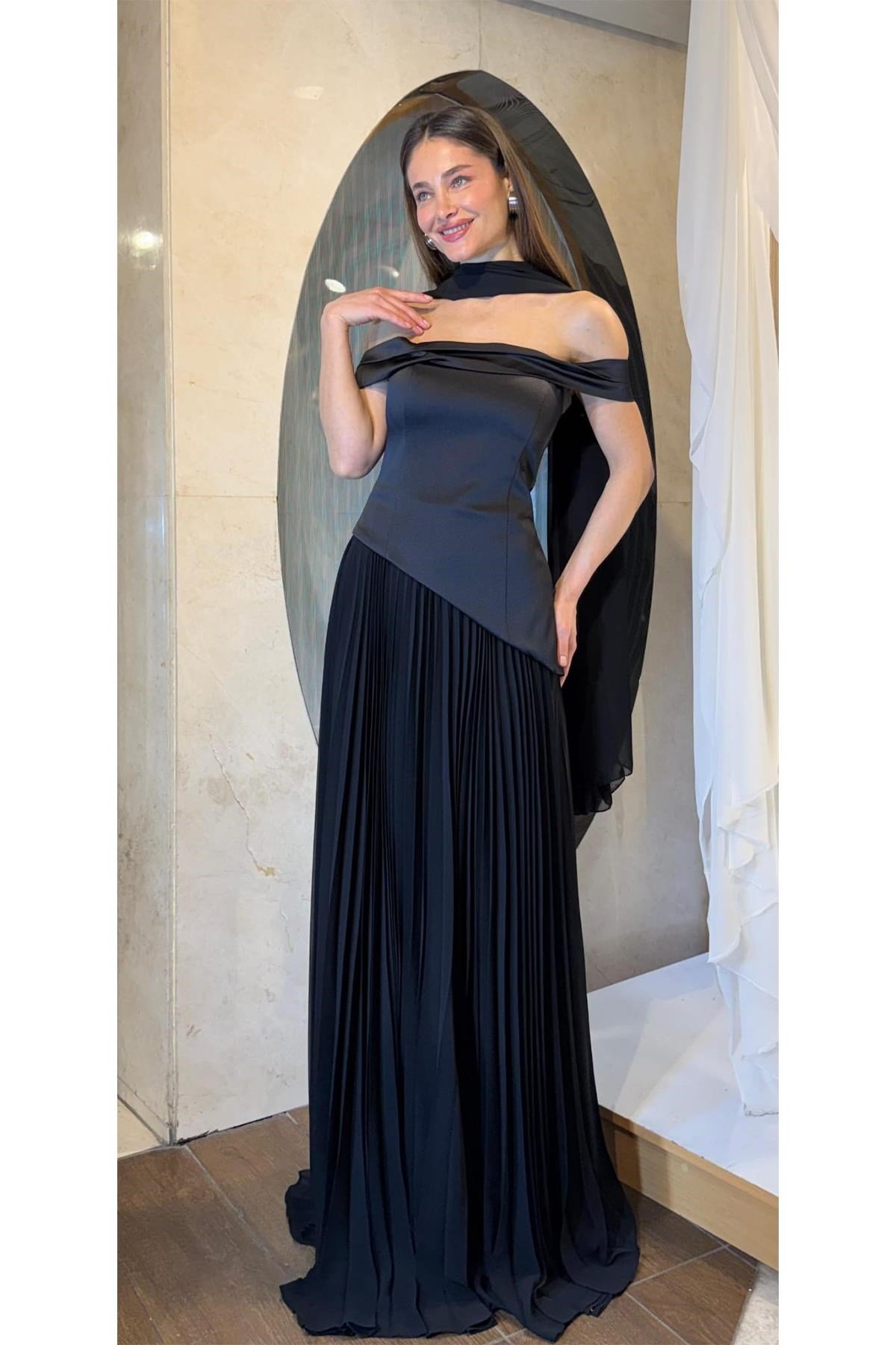 Siyah Üstü Saten Altı Piliseli Abiye Abiye P-0000017895-SİYAHSYH38