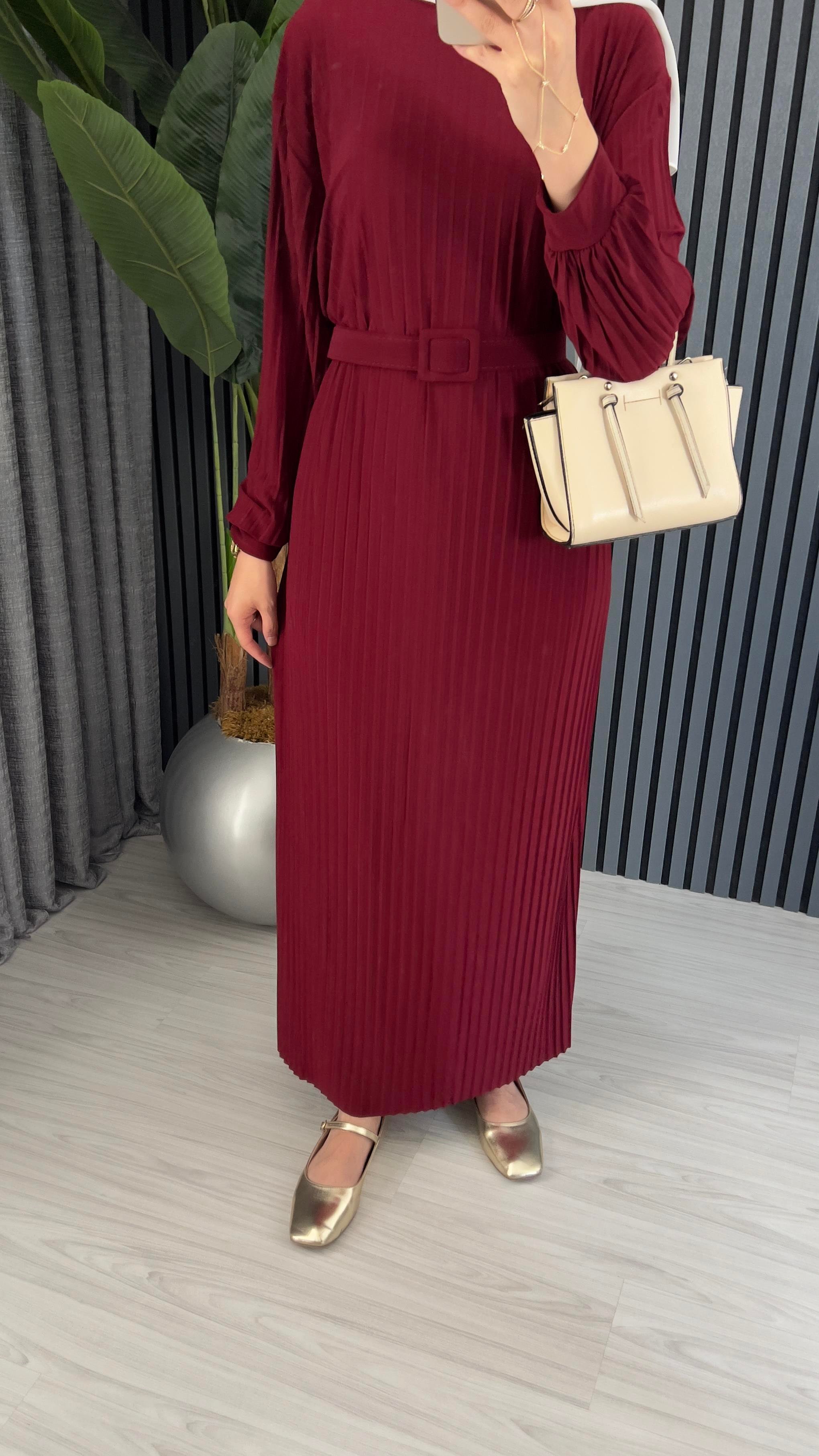 Sandy Pliseli Kemerli Elbise | Bordo