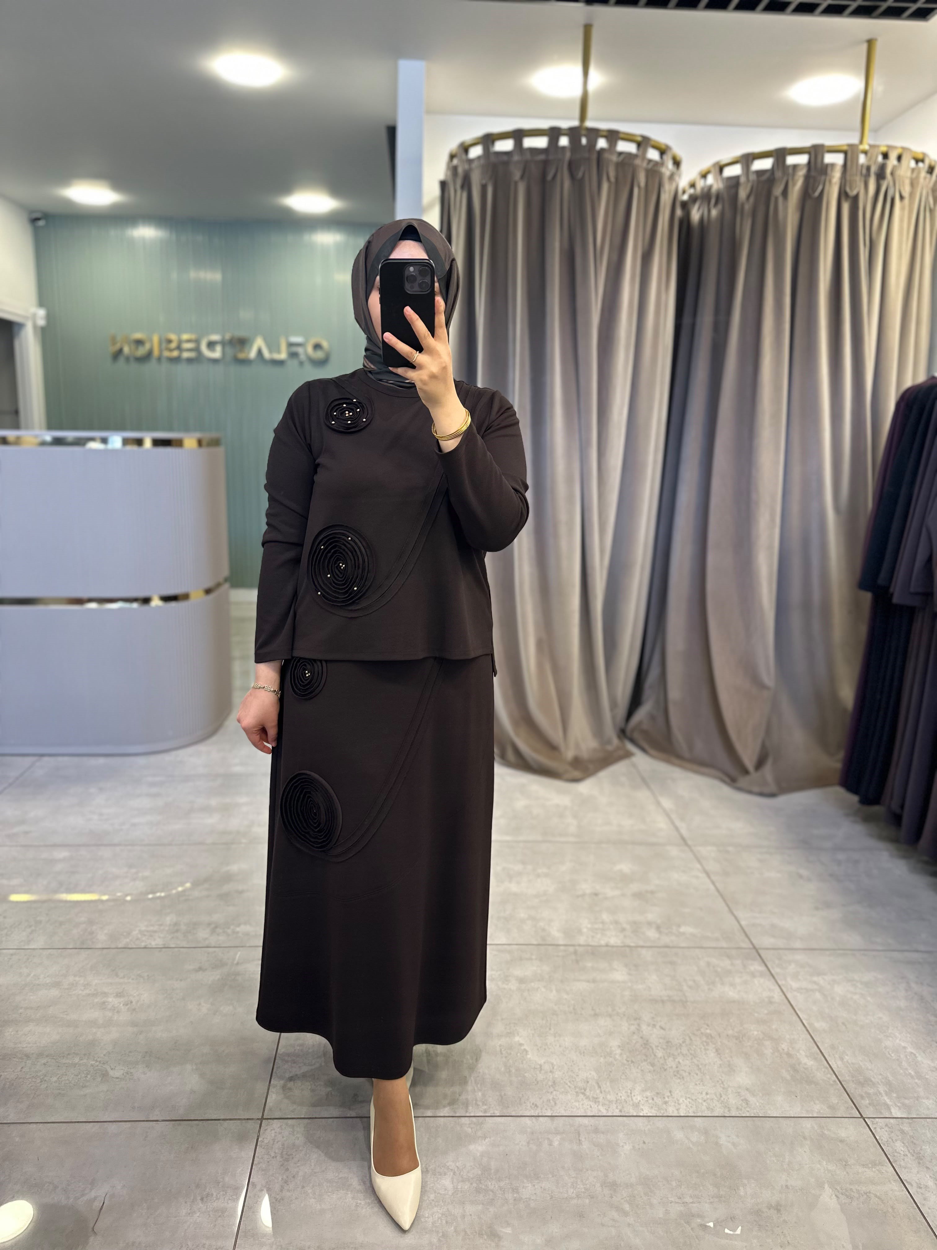 Defrina Nakış Detaylı İncili Etekli Takım Kahverengi 61184