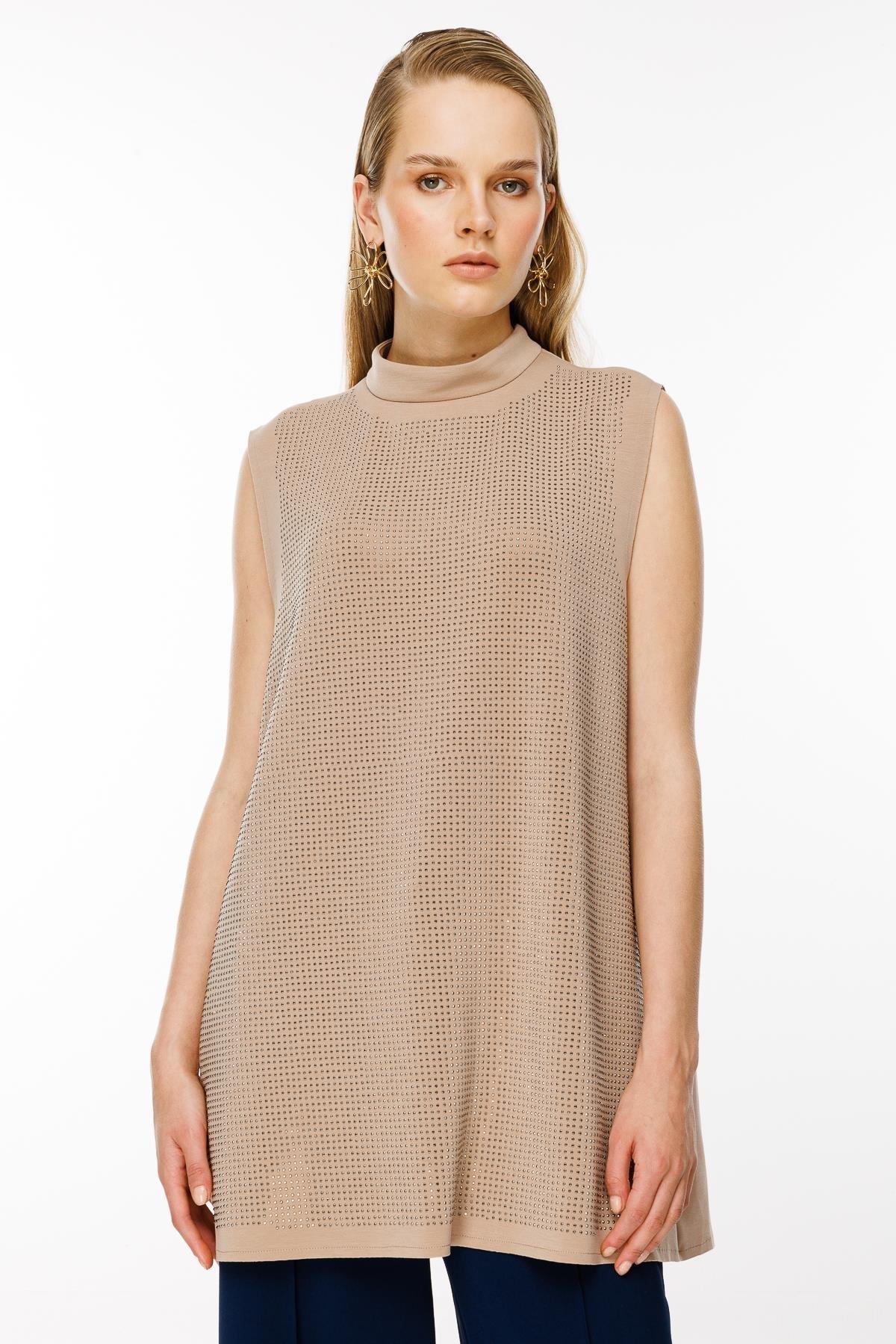 ghisa-tas-detayli-kolsuz-tunik-camel-g-3a-d21.jpg