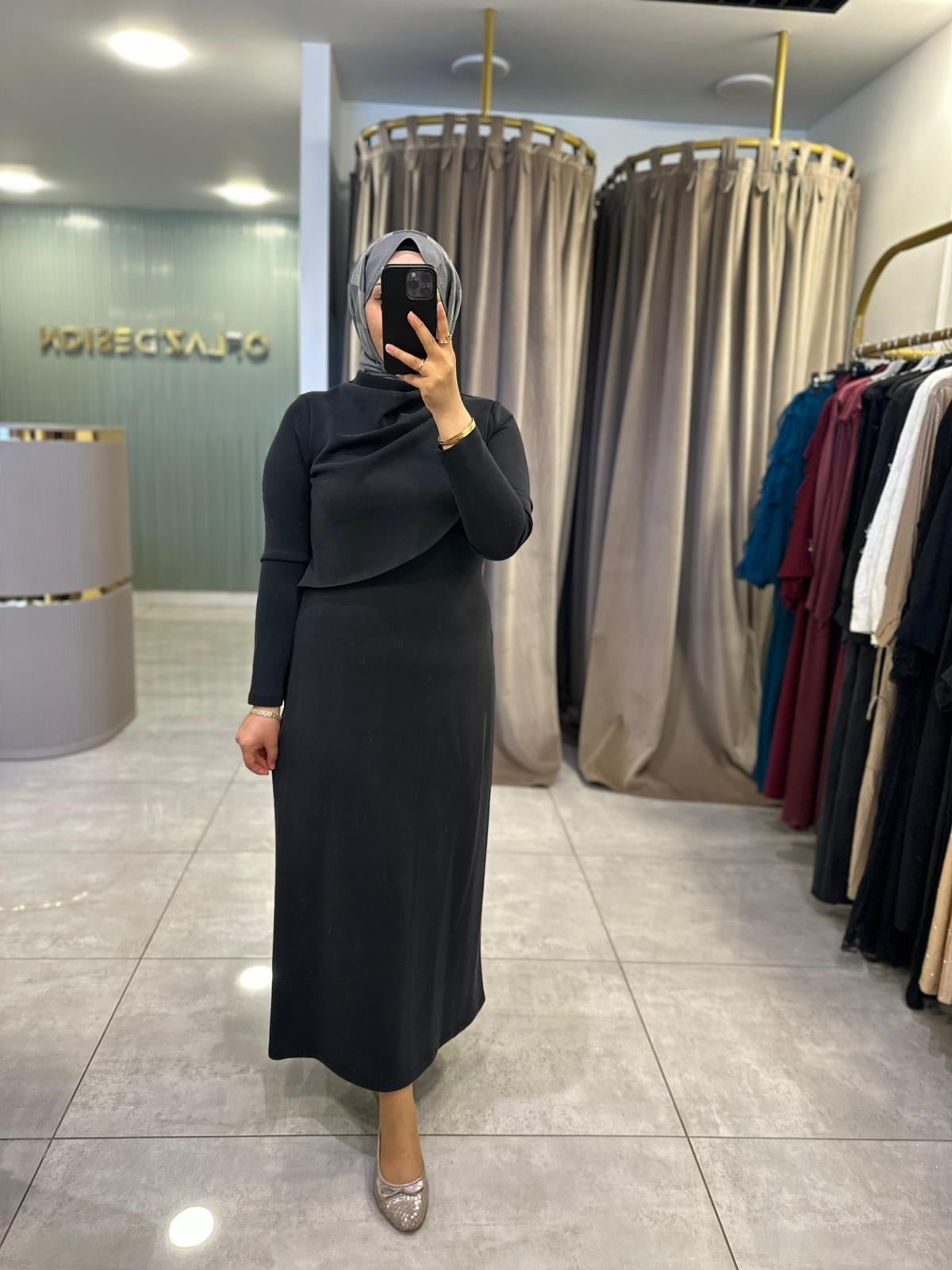Nuss Drapeli Yaka Detaylı Uzun Elbise Siyah 27K 2044