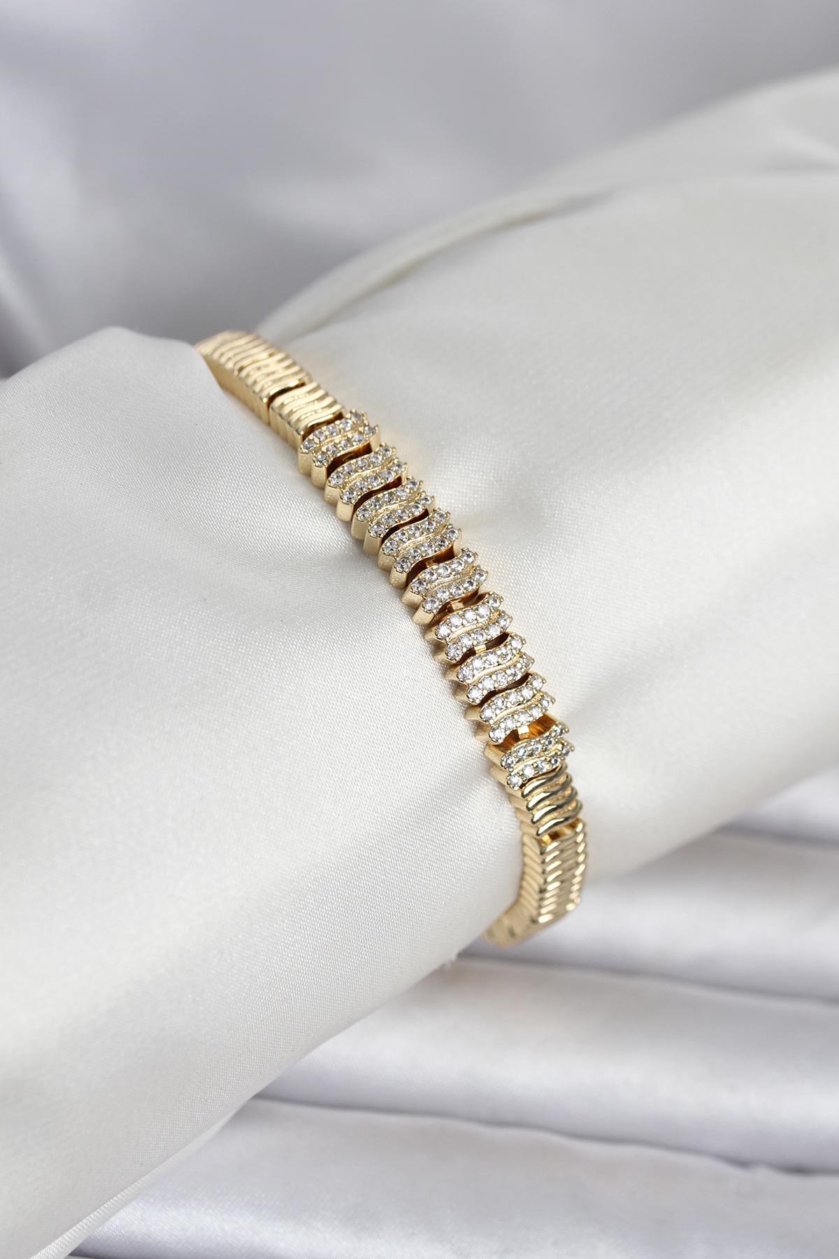 Pirinç Gold Renk Zirkon Taşlı Kadın Bileklik
