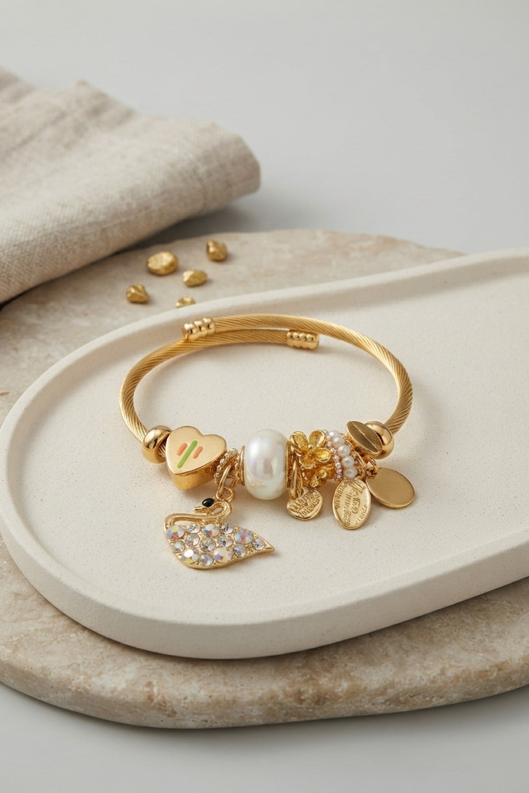 Swan Model Charmlı Bileklik