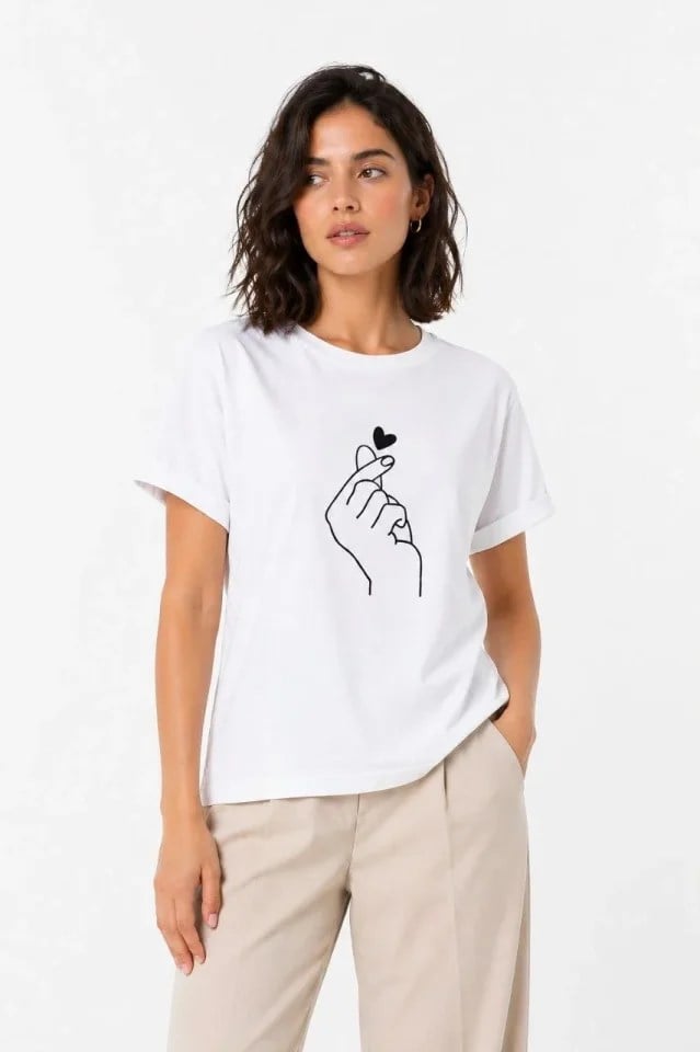 Kore Parmak Kalp Aşk Temalı Minimal Baskılı Tişört Yazlık Kısa Kol T-Shirt  - Beyaz
