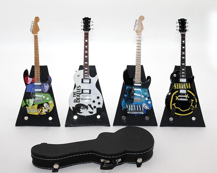 Çantalı Gitar Figürü