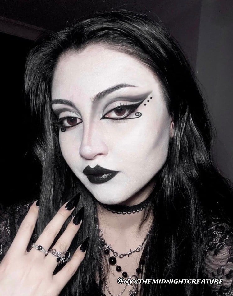 Ethereal Canvas Beyaz Fondöten 40ml