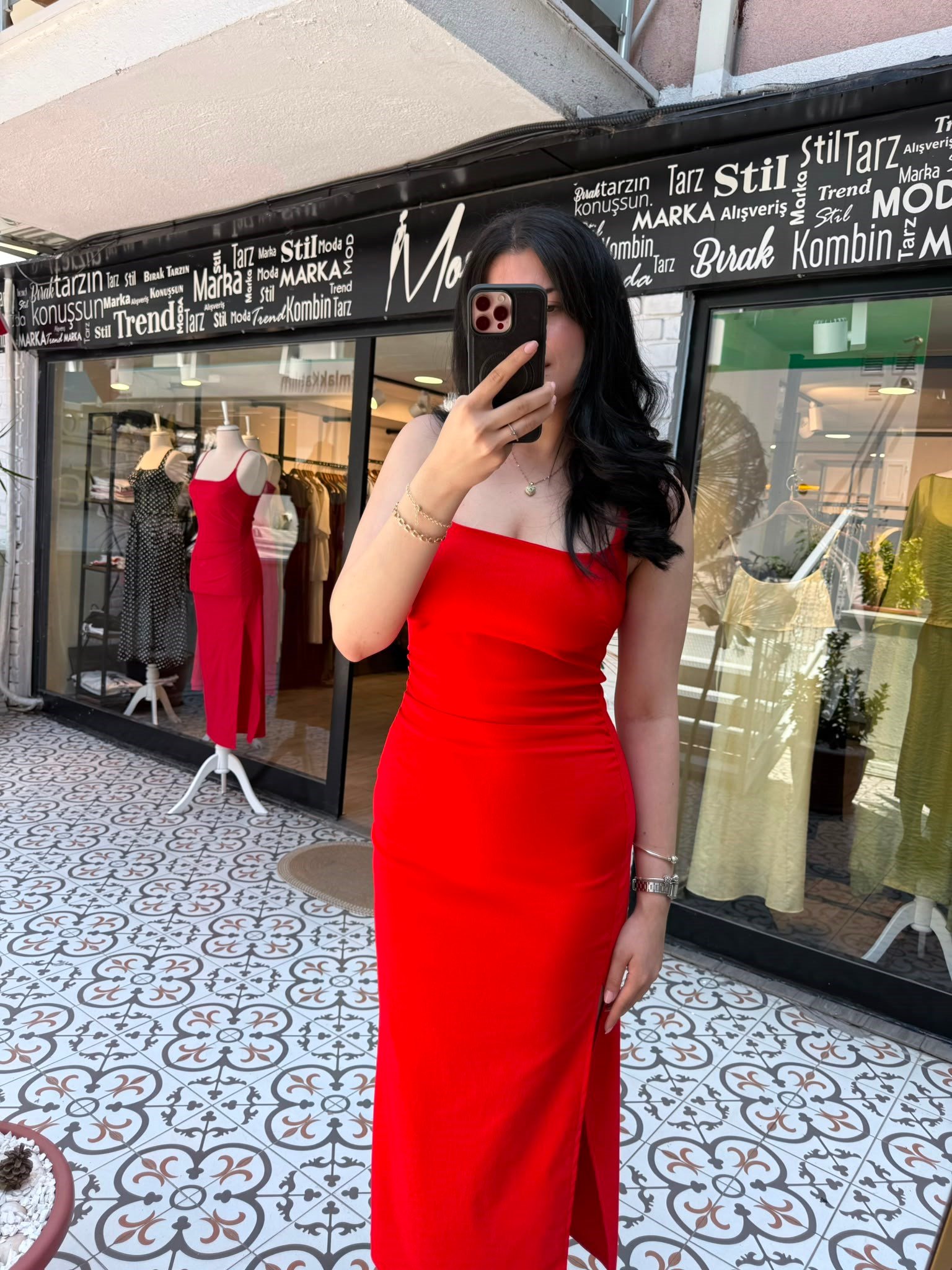 Askılı Yırtmaçlı Dilvin Elbise