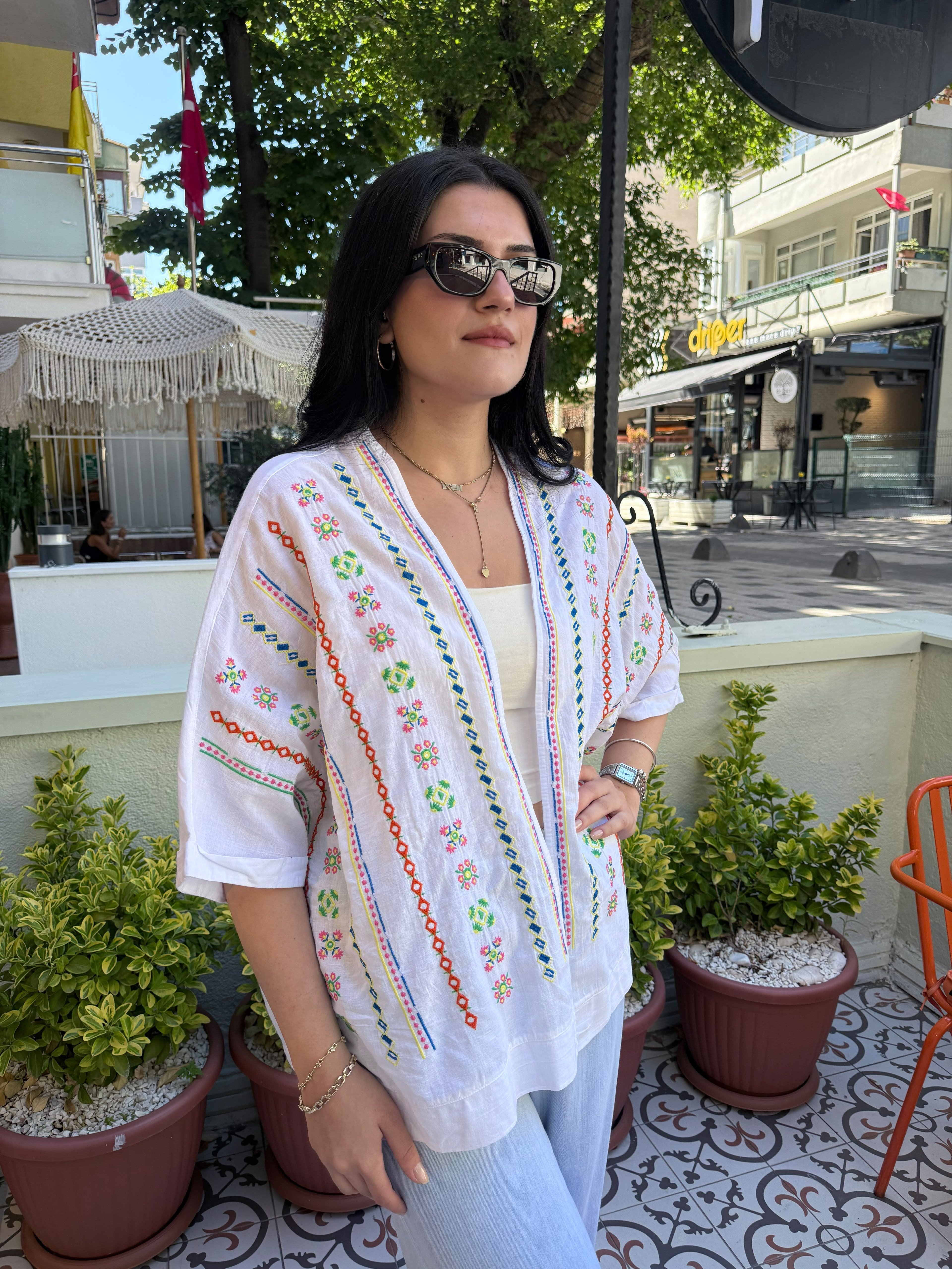 Beyaz Nakışlı Oversize Kimono