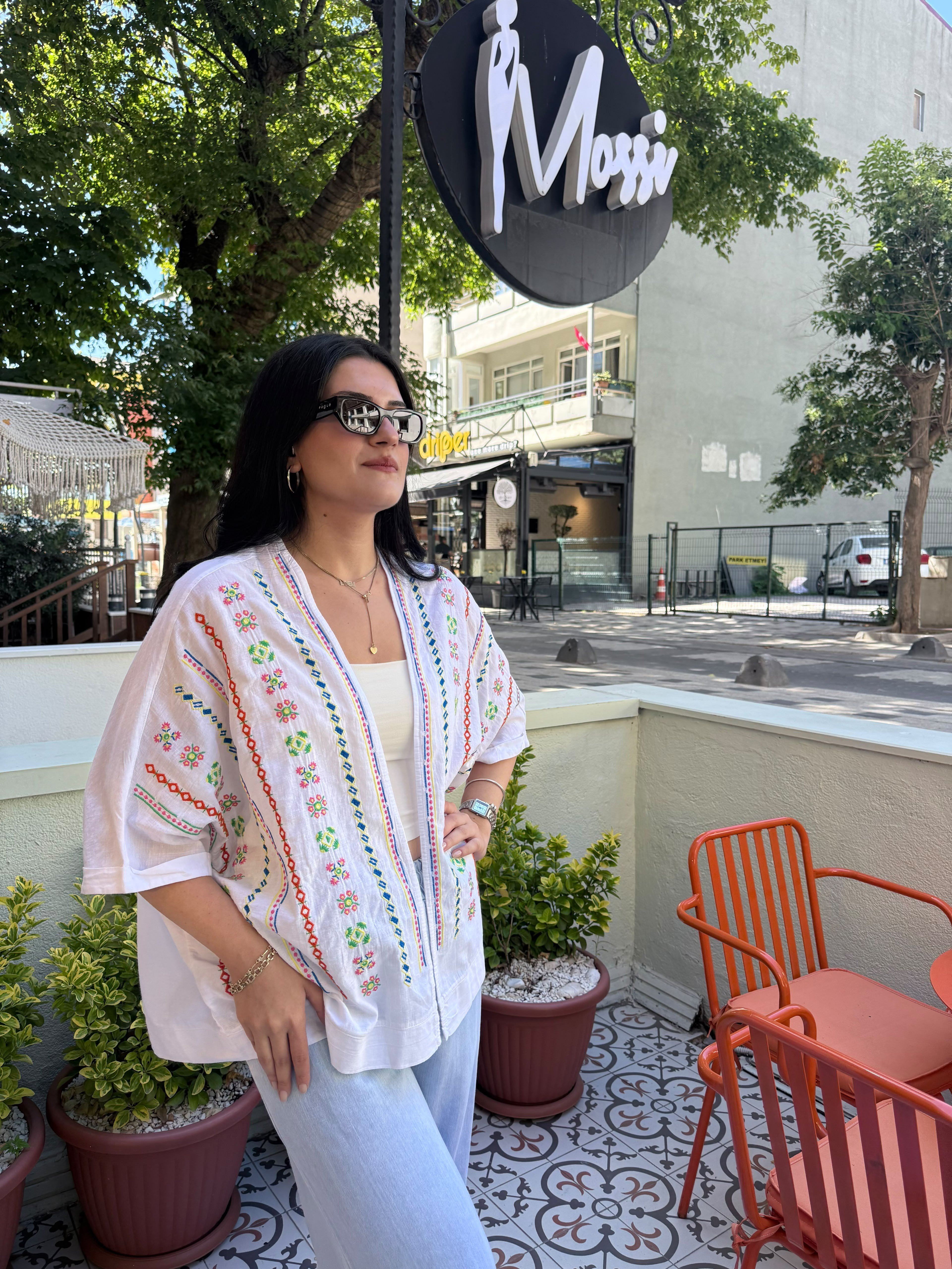 Beyaz Nakışlı Oversize Kimono