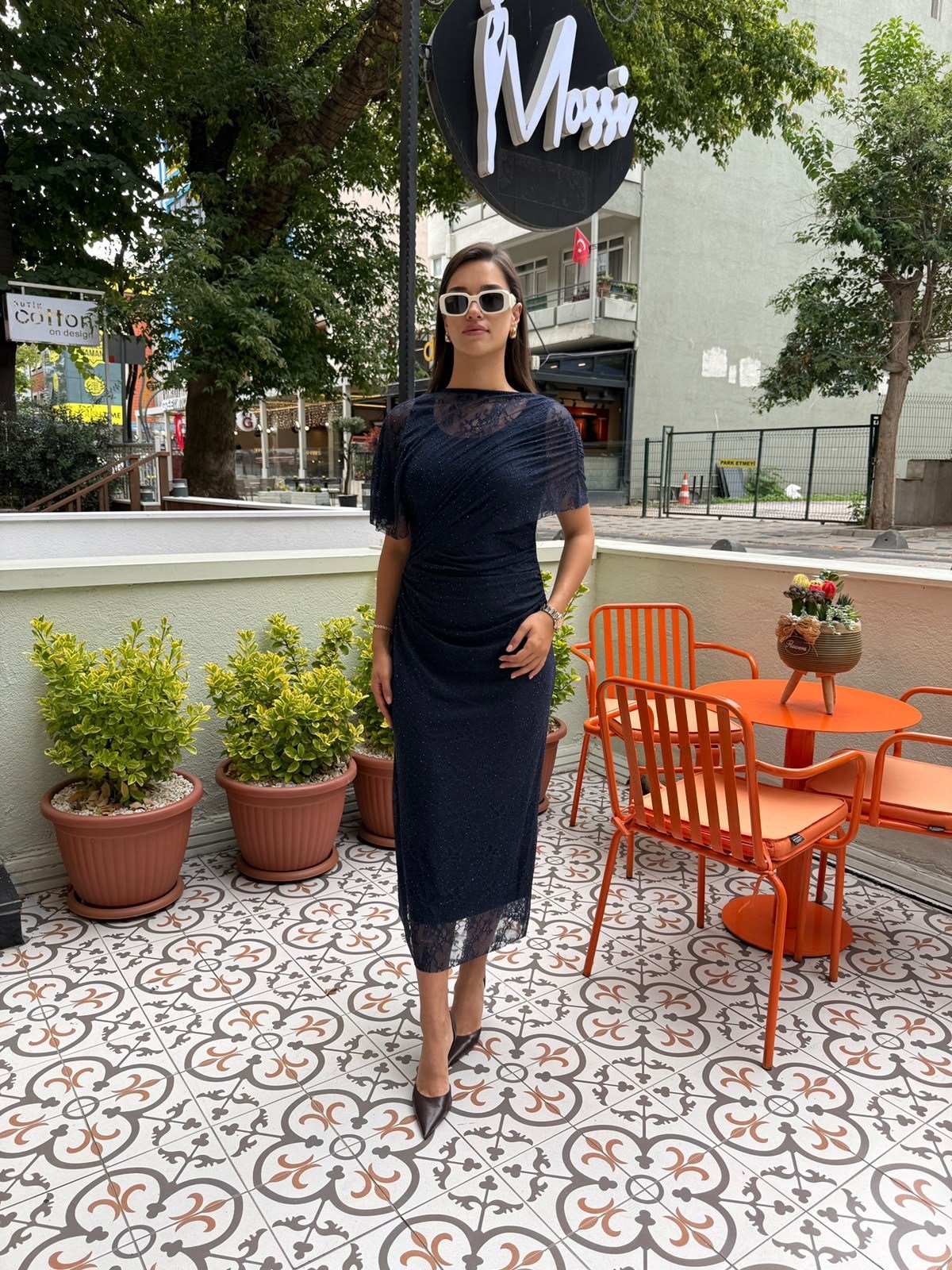 Drape Detaylı Dantel Lacivert Elbise