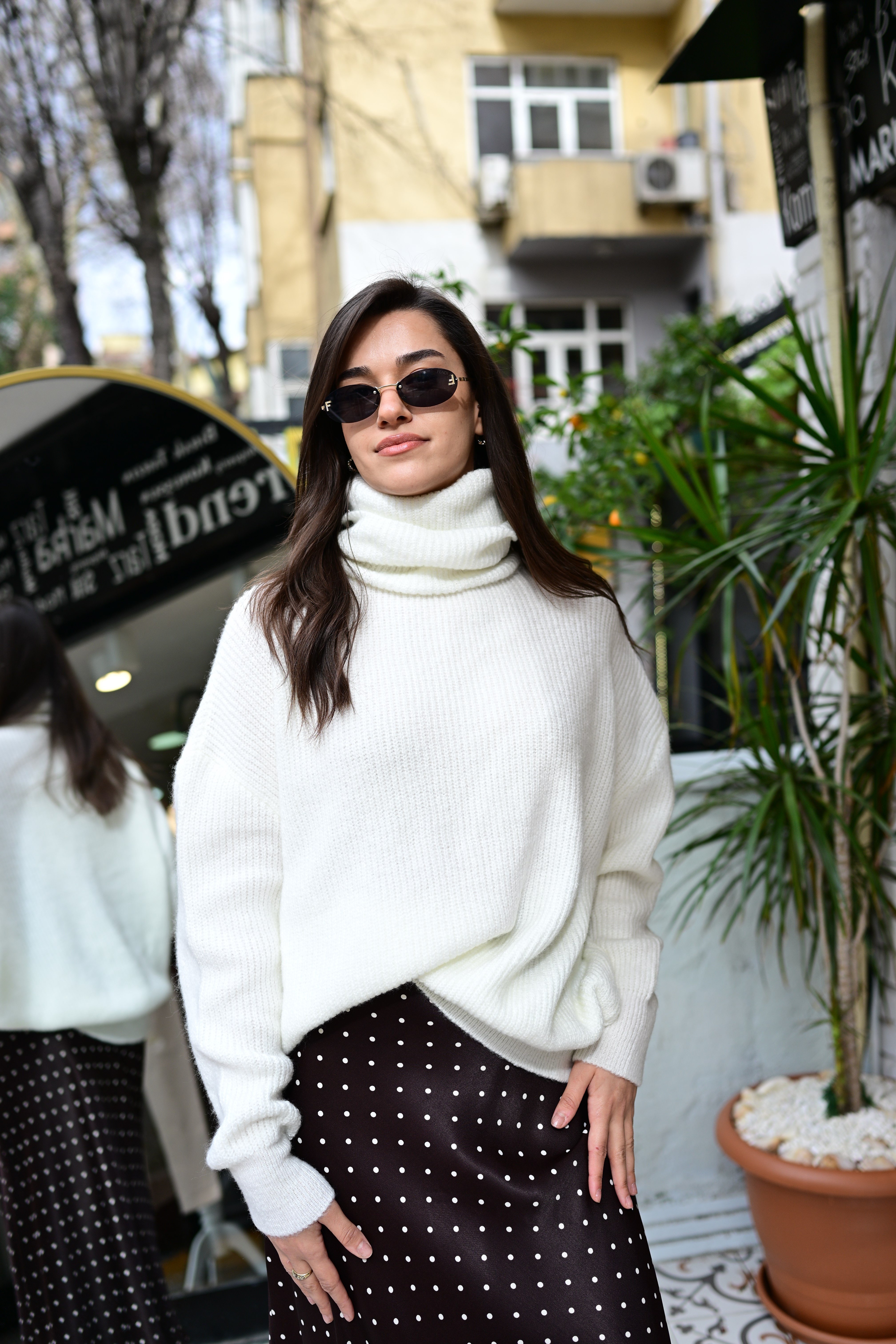Ekru Boğazlı Oversize Triko Kazak