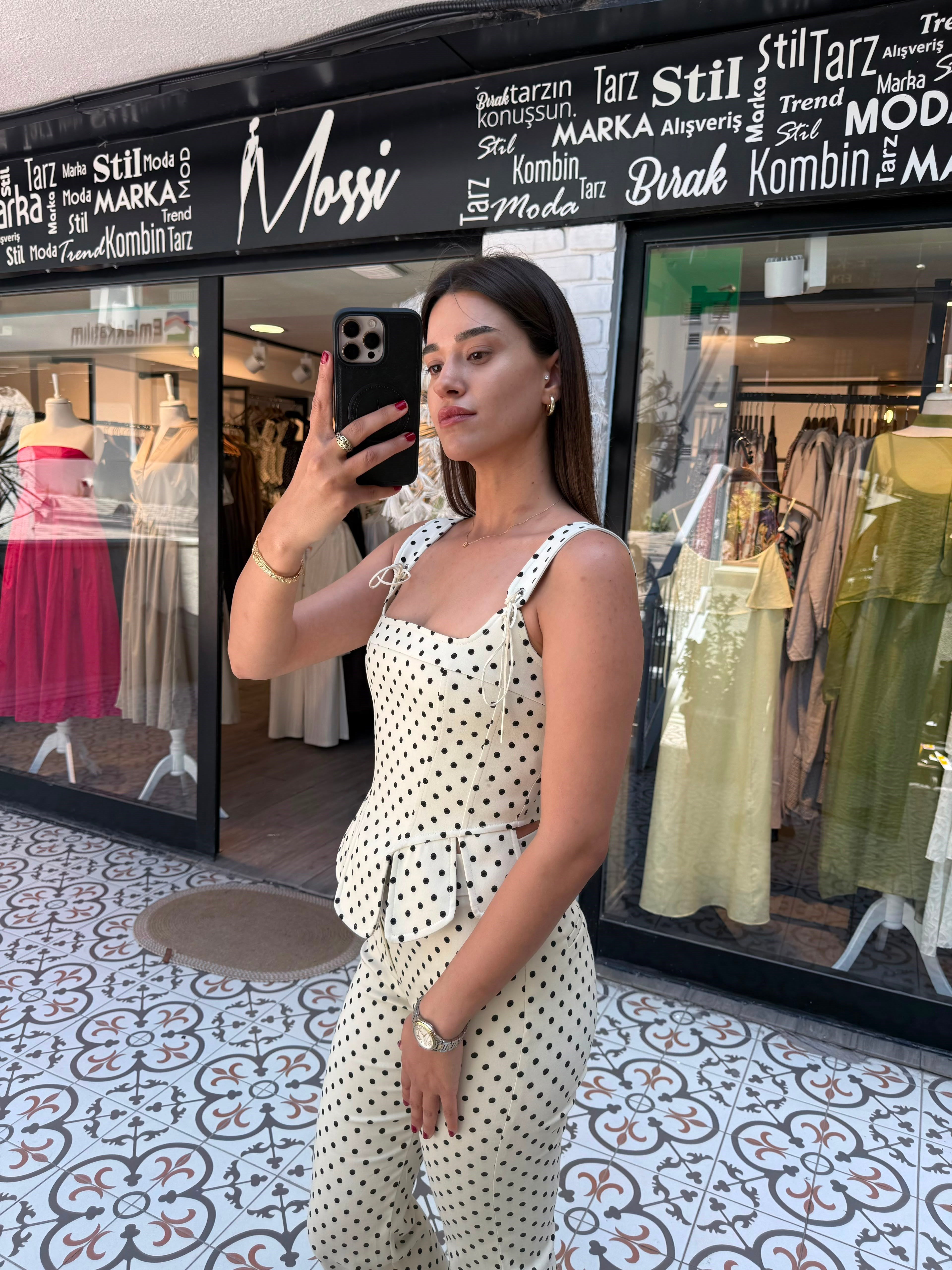 Ekru Siyah Puantiyeli Fiyonk Askılı Peplum Büstiyer