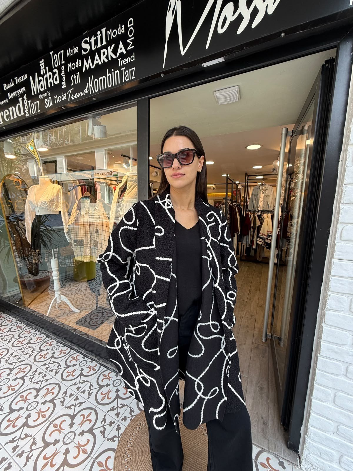 Kendinden Desenli Siyah Krem Trench Hırka