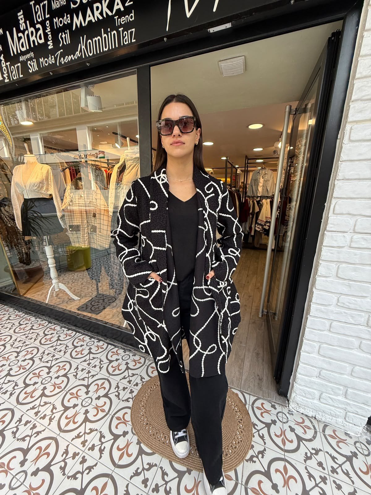 Kendinden Desenli Siyah Krem Trench Hırka