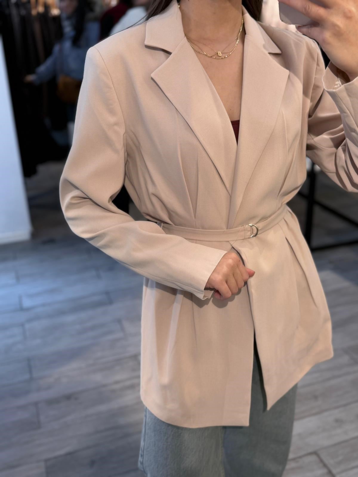 Krem Kemer Detaylı Oversize Kadın Blazer Ceket