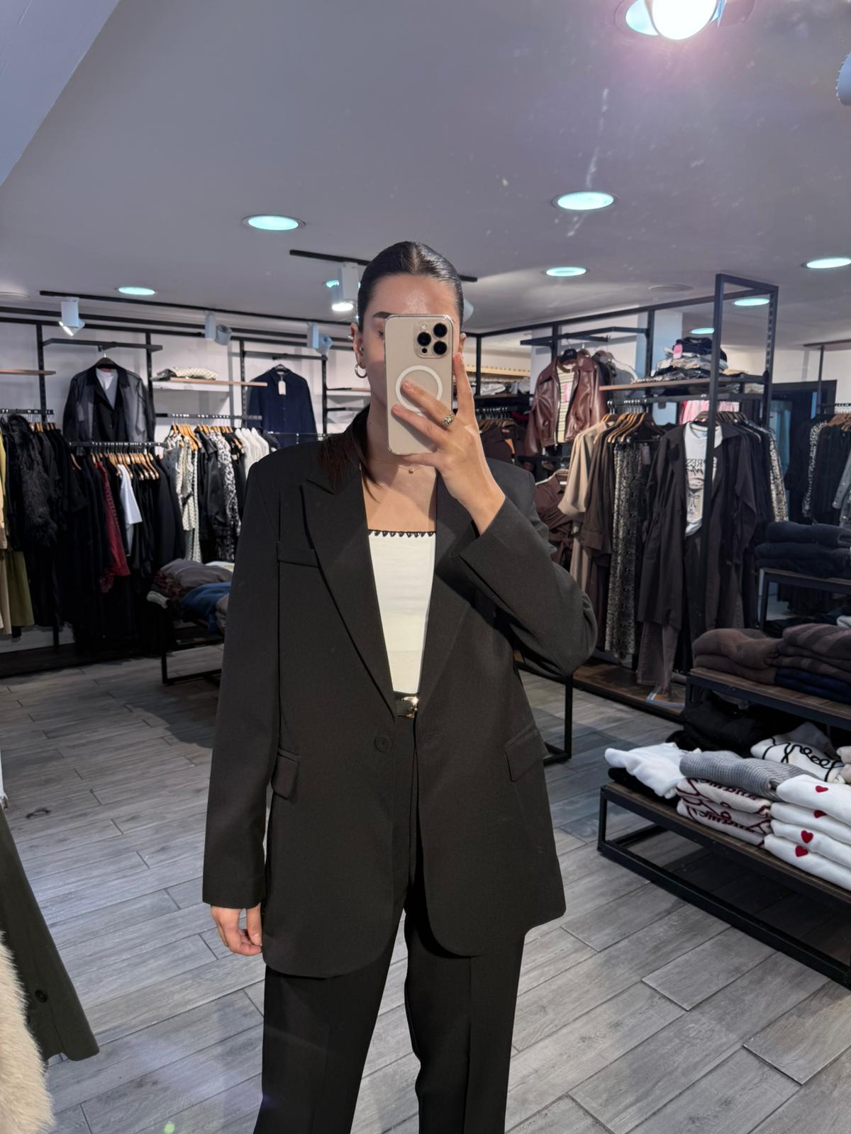Siyah Blazer Ceket & Yüksek Bel Kumaş Pantolon Takım – Klasik Şık Ofis Kombini