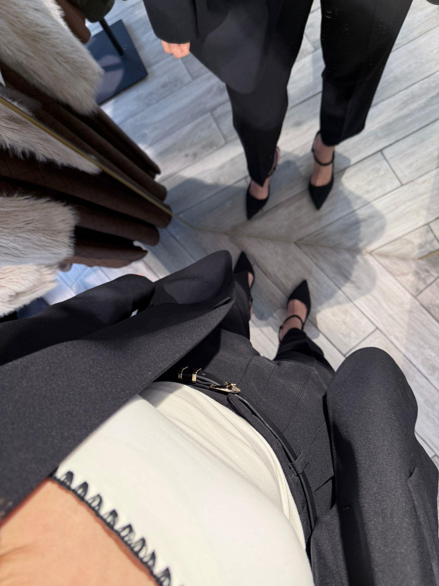 Siyah Blazer Ceket & Yüksek Bel Kumaş Pantolon Takım – Klasik Şık Ofis Kombini