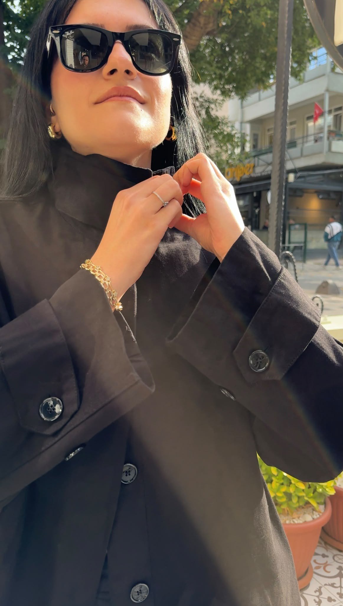 Siyah Dik Yaka Oversize Kısa Trenç