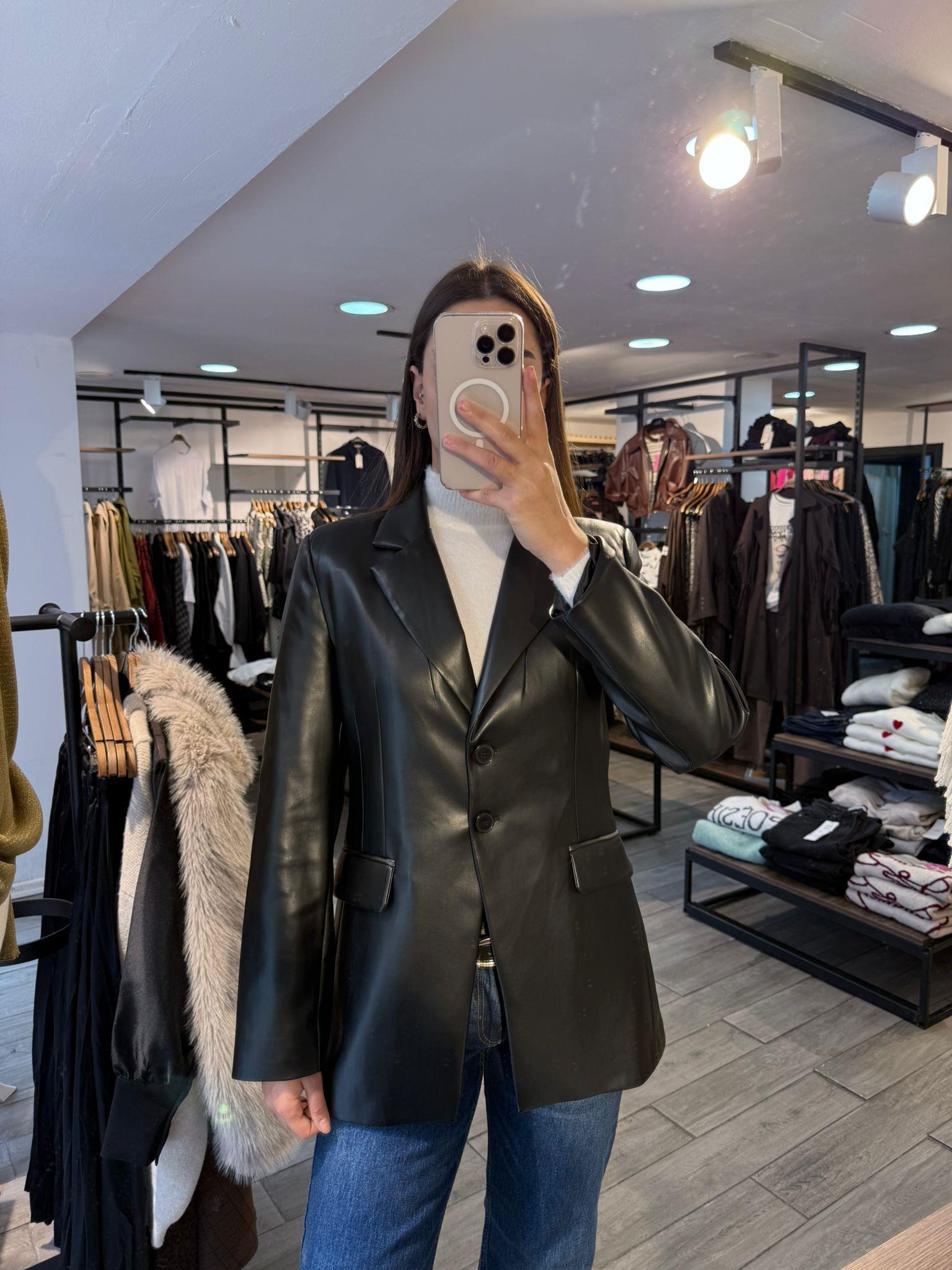 Siyah Suni Deri Blazer Ceket – Modern Kesim Şık Kadın Ceket