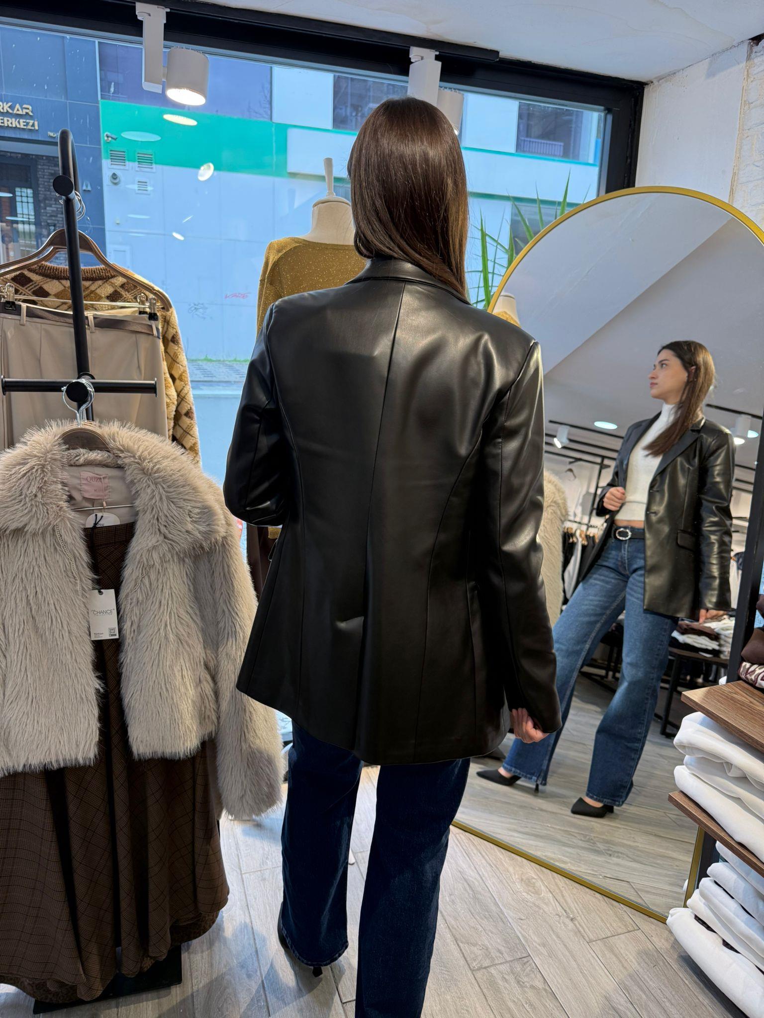 Siyah Suni Deri Blazer Ceket – Modern Kesim Şık Kadın Ceket